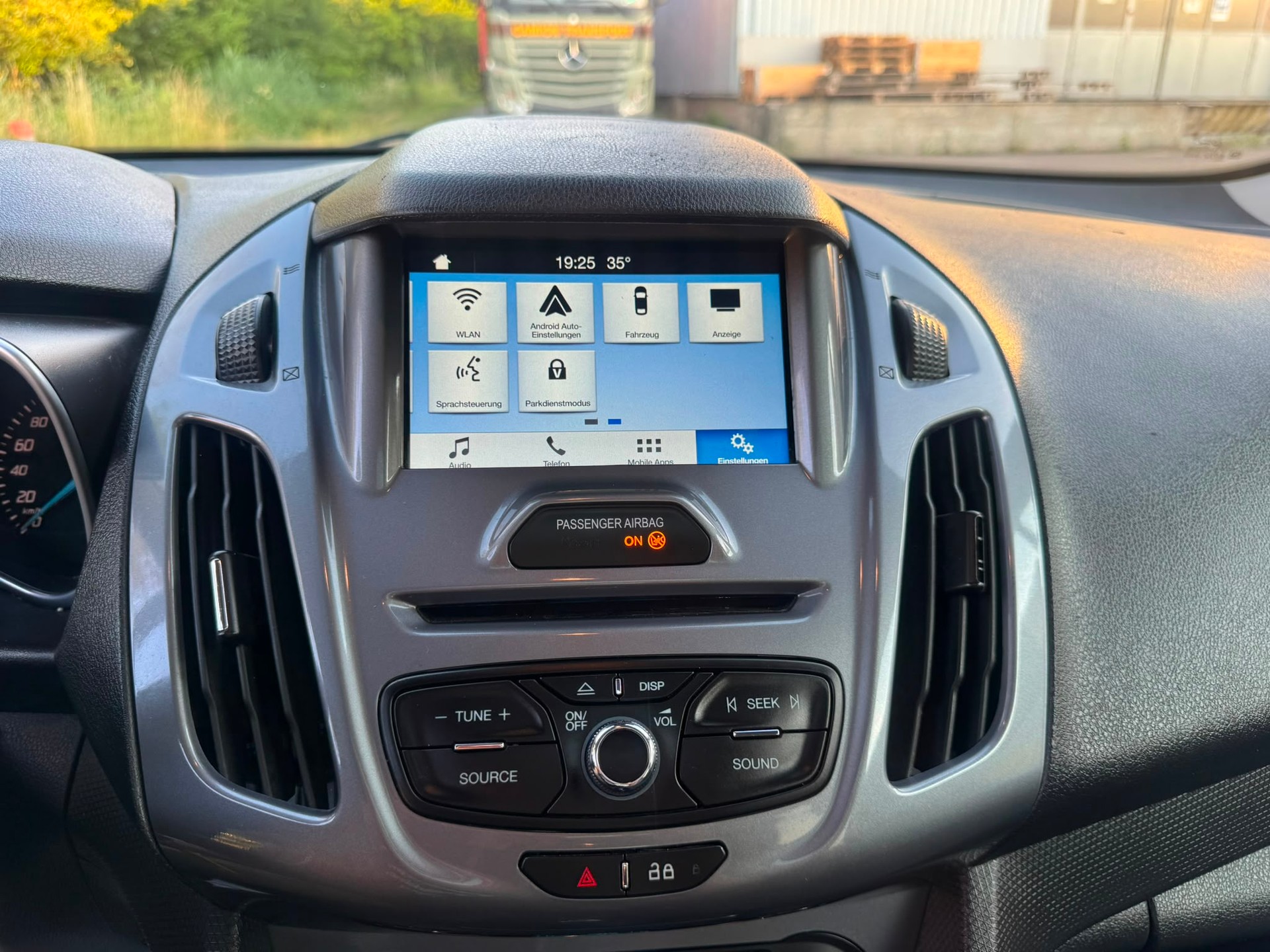 FORD Grand Tourneo Connect 1.5 TDCi Trend-image-25