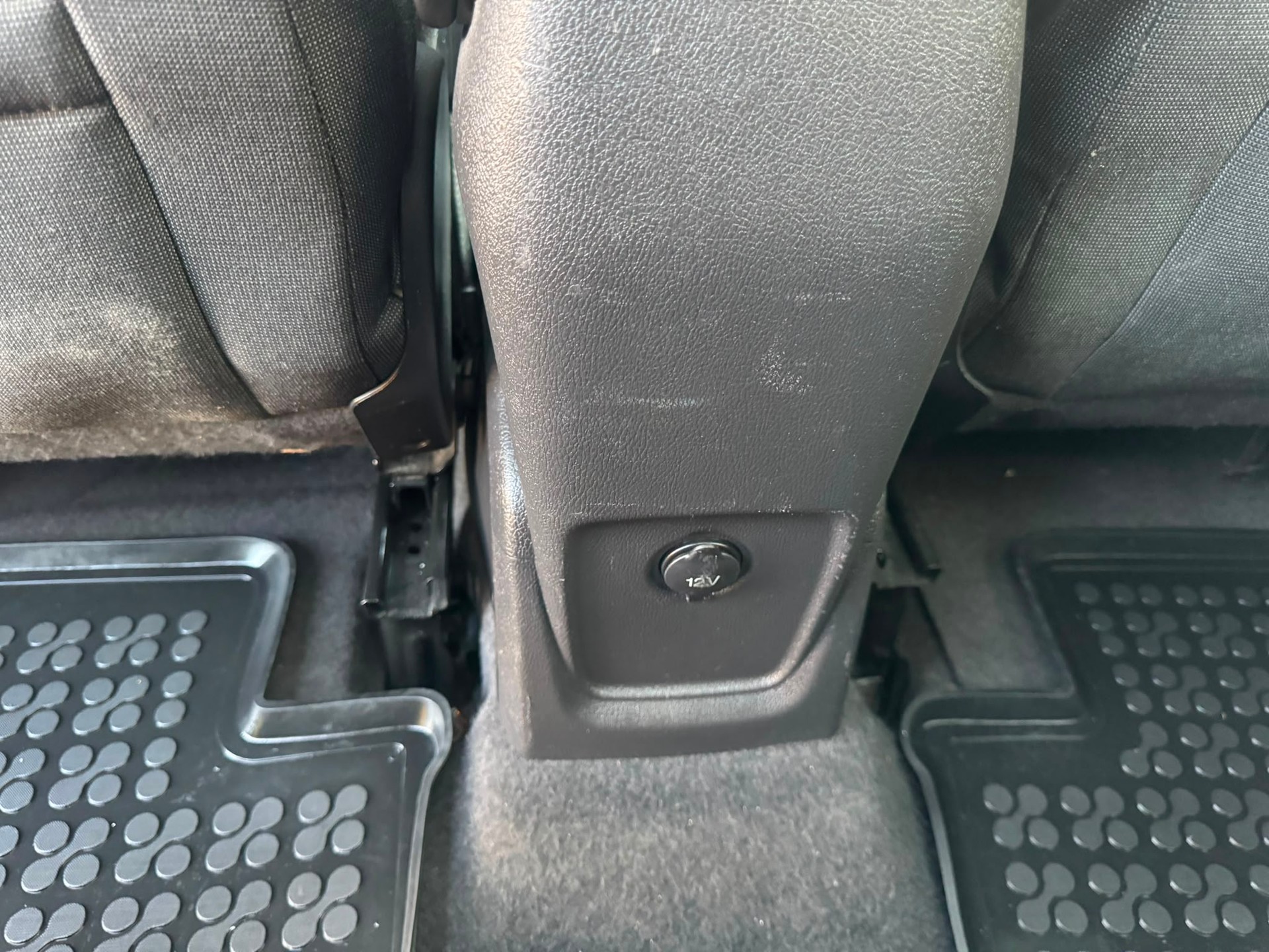 FORD Grand Tourneo Connect 1.5 TDCi Trend-image-23