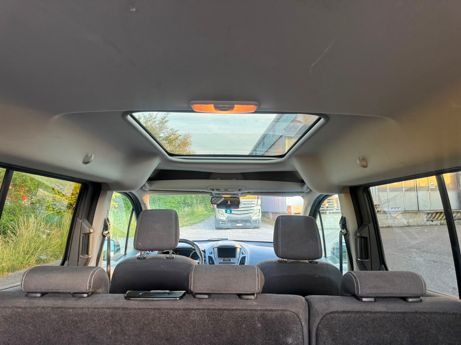 FORD Grand Tourneo Connect 1.5 TDCi Trend-image-18