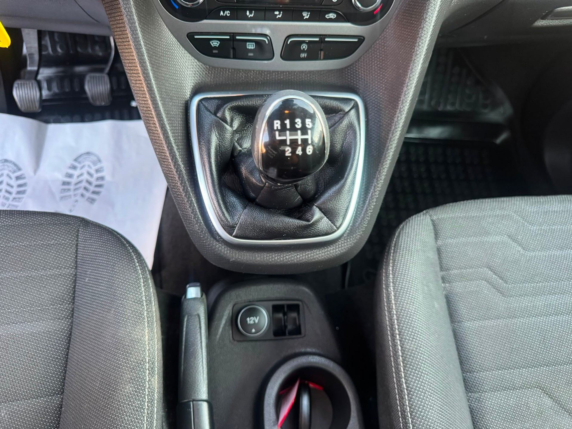 FORD Grand Tourneo Connect 1.5 TDCi Trend-image-21