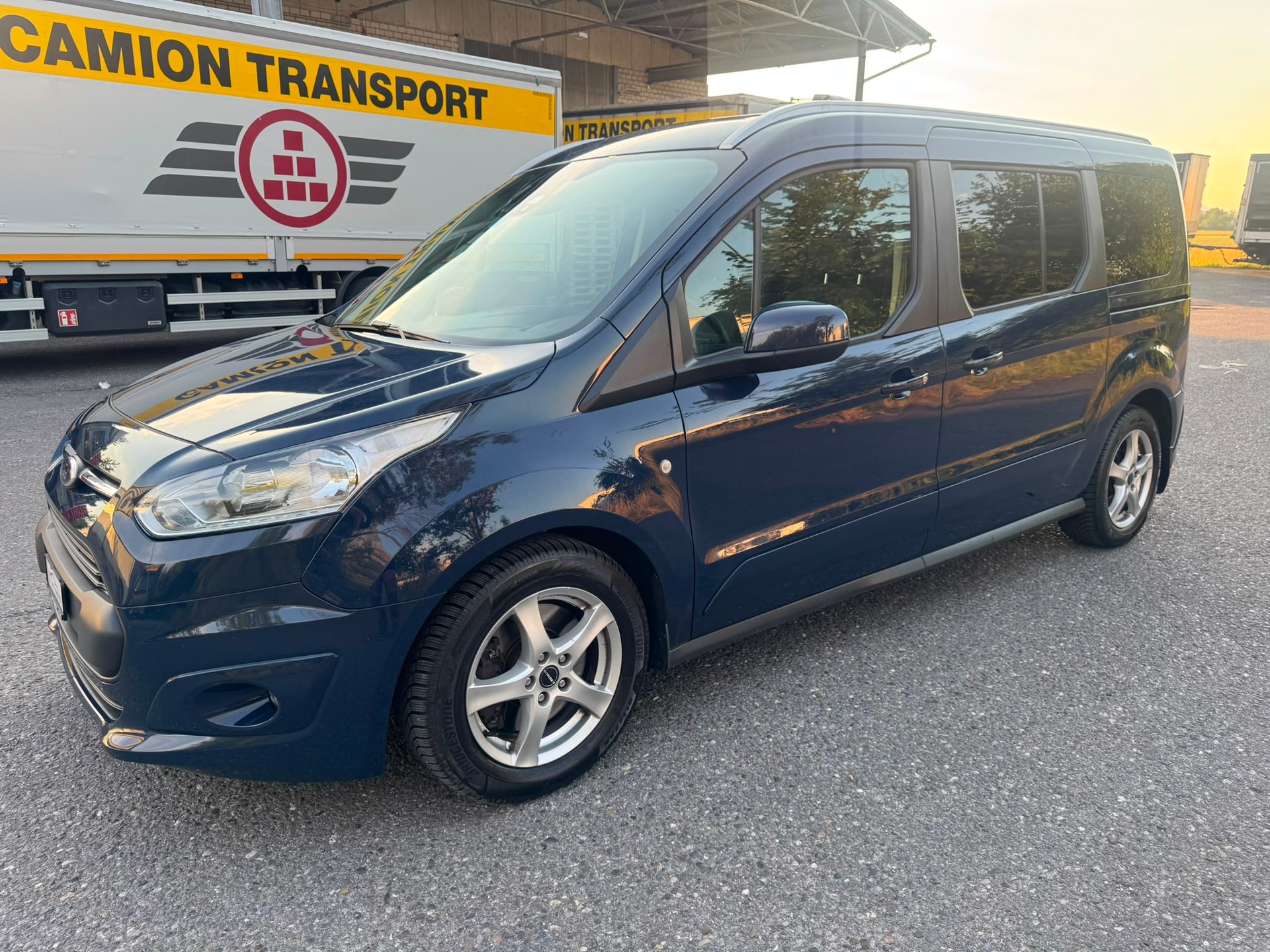 FORD Grand Tourneo Connect 1.5 TDCi Trend-image-1