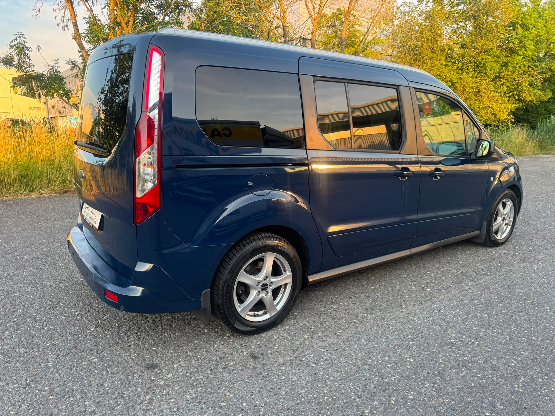 FORD Grand Tourneo Connect 1.5 TDCi Trend-image-4