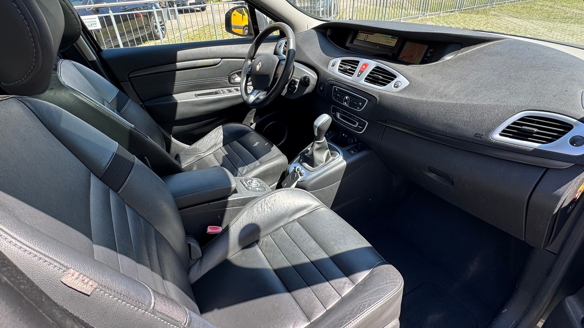 RENAULT Scénic 2.0 16V Dynamique X-Tronic CVT-image-9