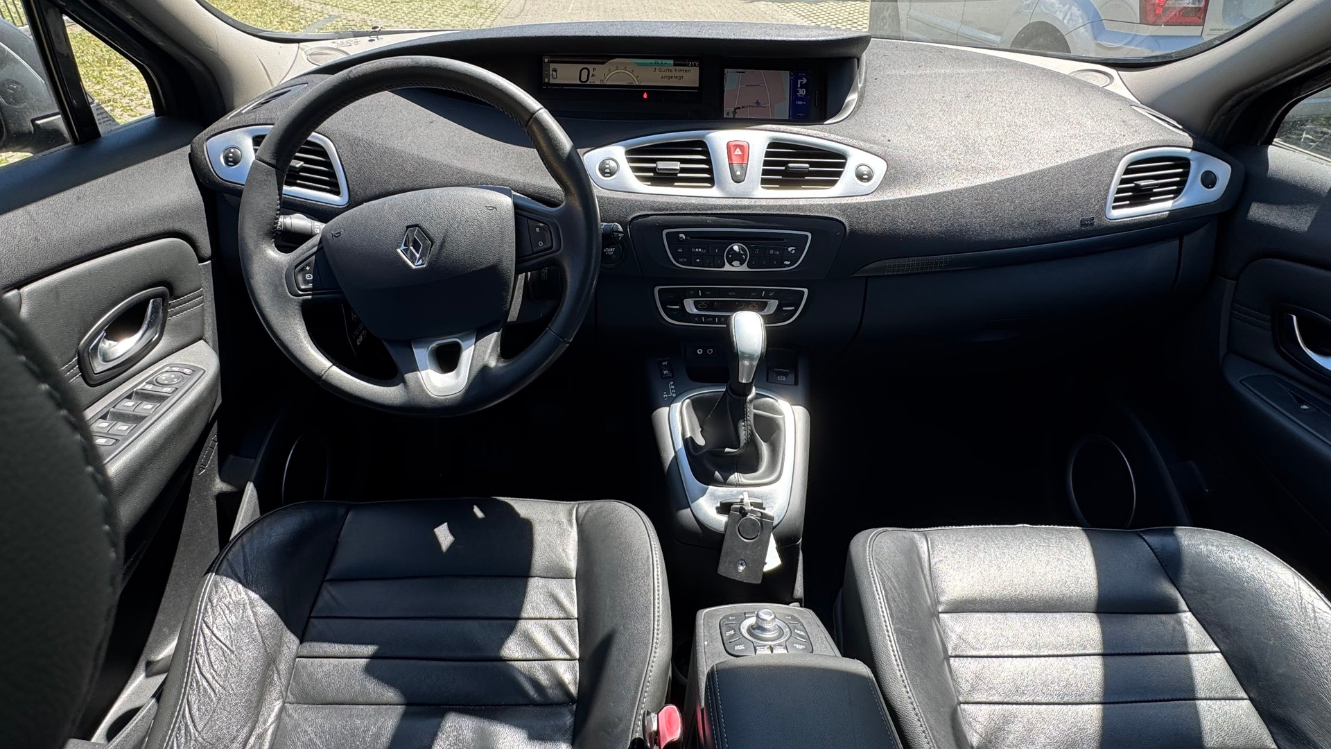RENAULT Scénic 2.0 16V Dynamique X-Tronic CVT-image-8