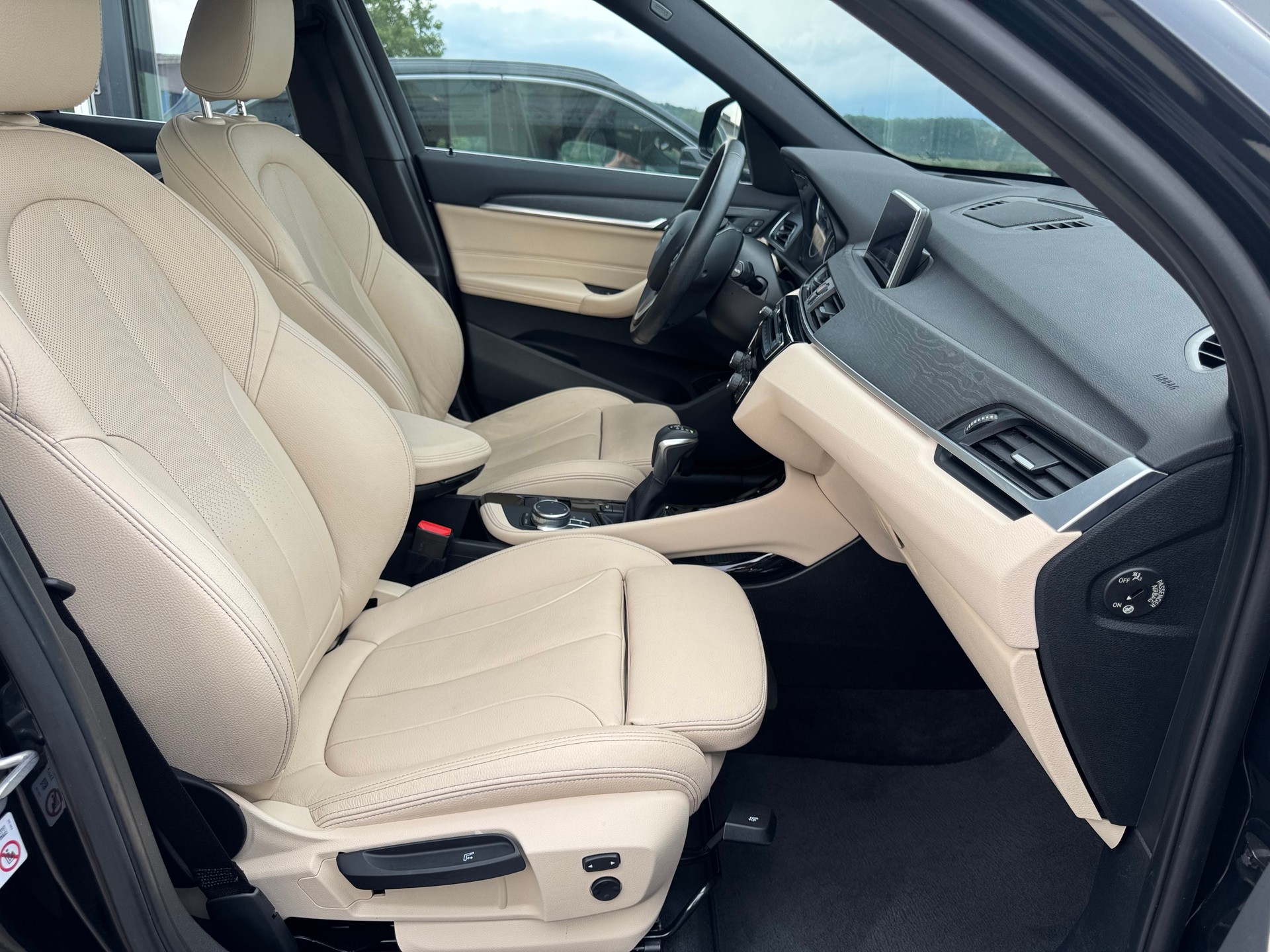 BMW X1 xDrive 20i xLine Steptronic-image-4