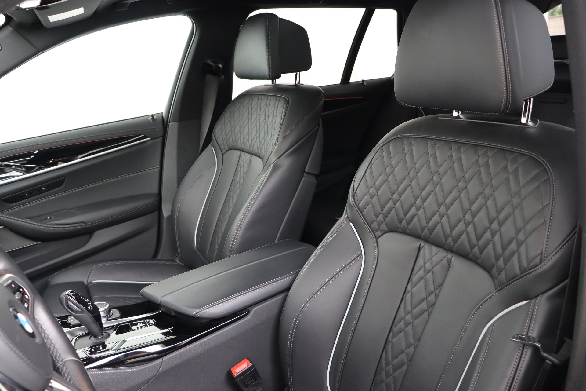 BMW 540i xDrive 48V Touring Pure M Sport Steptronic-image-10