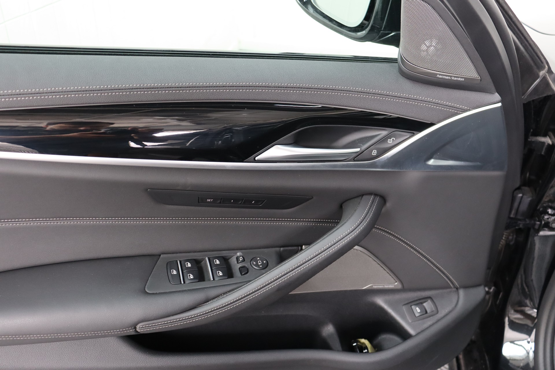 BMW 540i xDrive 48V Touring Pure M Sport Steptronic-image-8