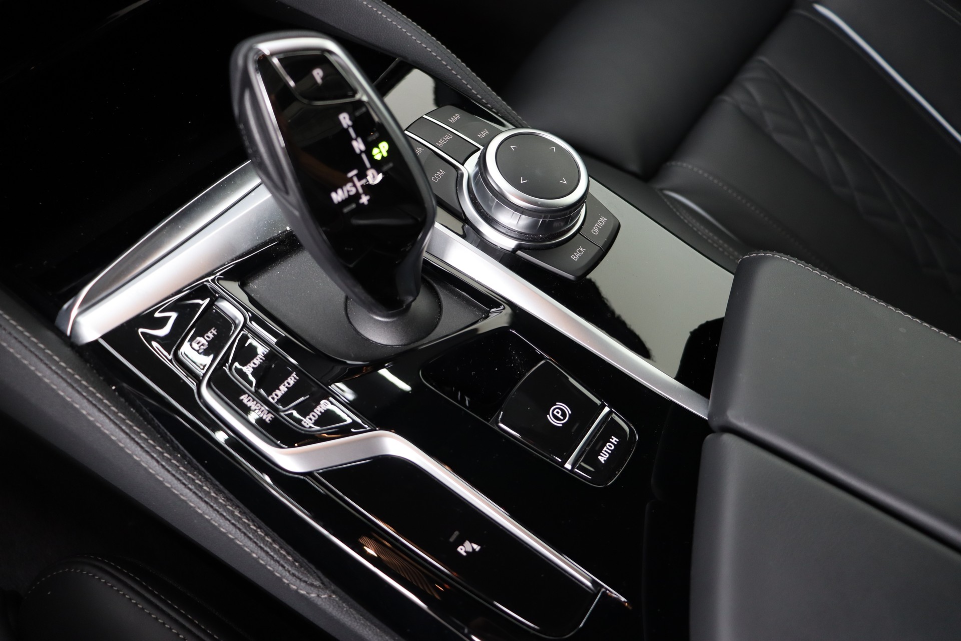 BMW 540i xDrive 48V Touring Pure M Sport Steptronic-image-16