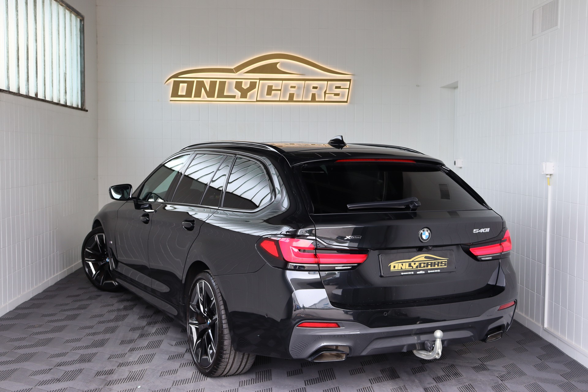 BMW 540i xDrive 48V Touring Pure M Sport Steptronic-image-25