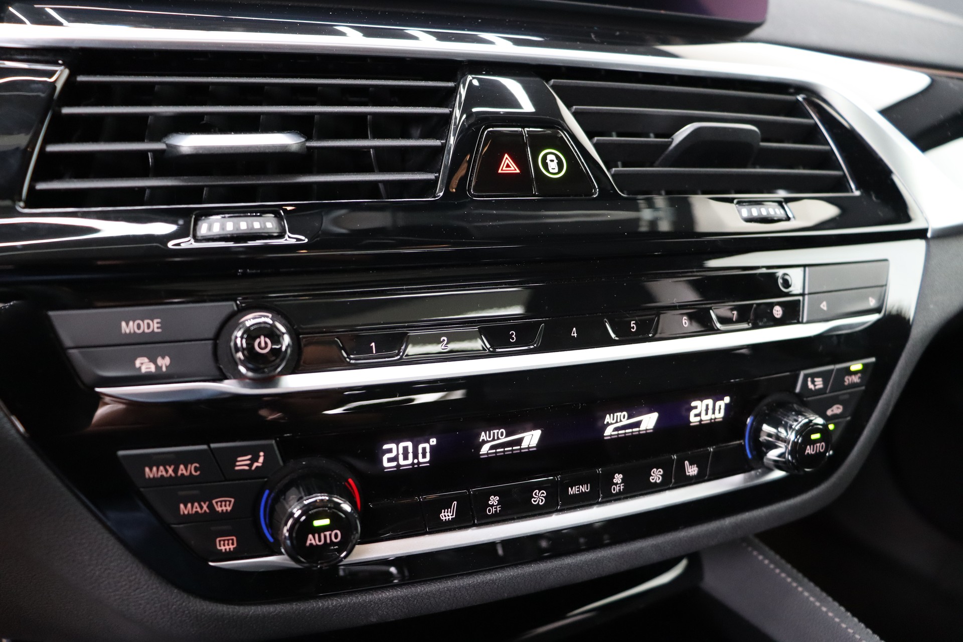 BMW 540i xDrive 48V Touring Pure M Sport Steptronic-image-17