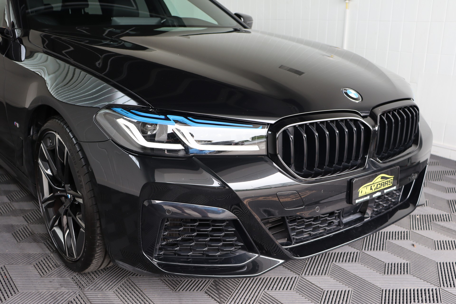 BMW 540i xDrive 48V Touring Pure M Sport Steptronic-image-2