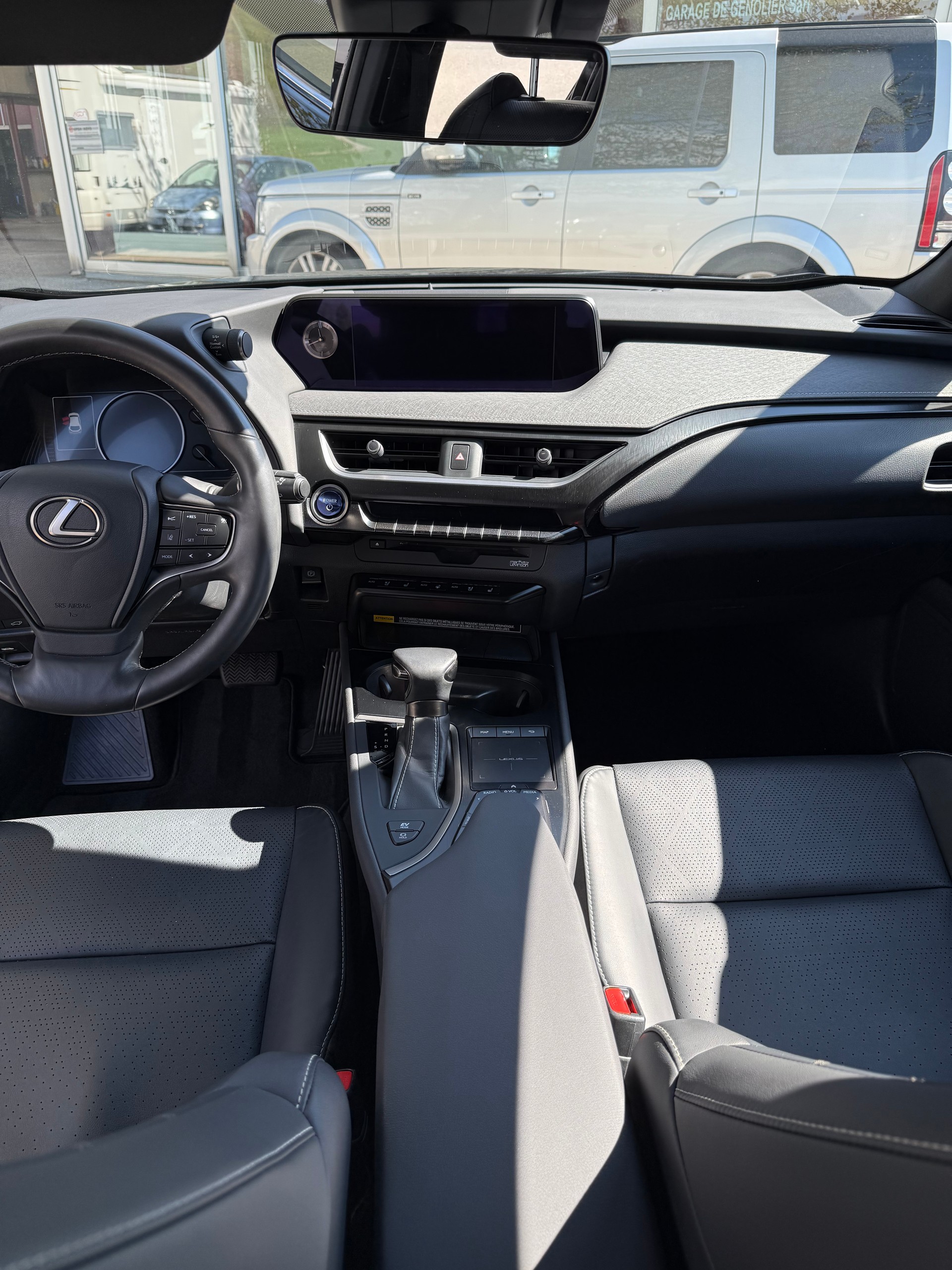 LEXUS UX 250h Launch Edition Excellence AWD Automatic-image-6