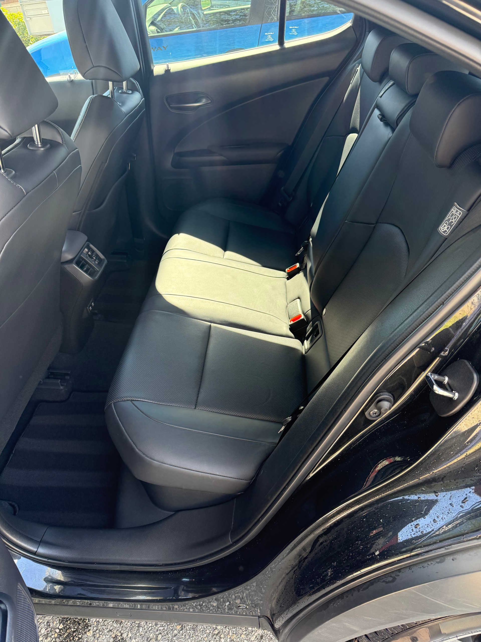 LEXUS UX 250h Launch Edition Excellence AWD Automatic-image-5