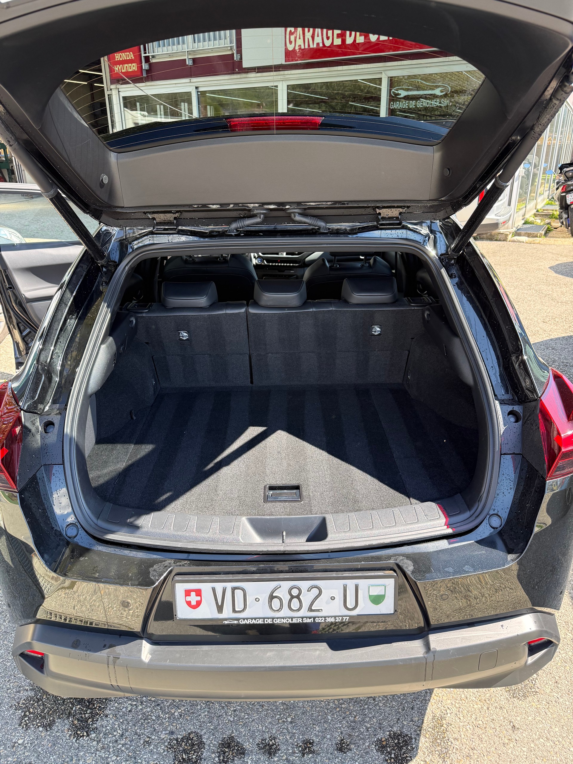 LEXUS UX 250h Launch Edition Excellence AWD Automatic-image-8