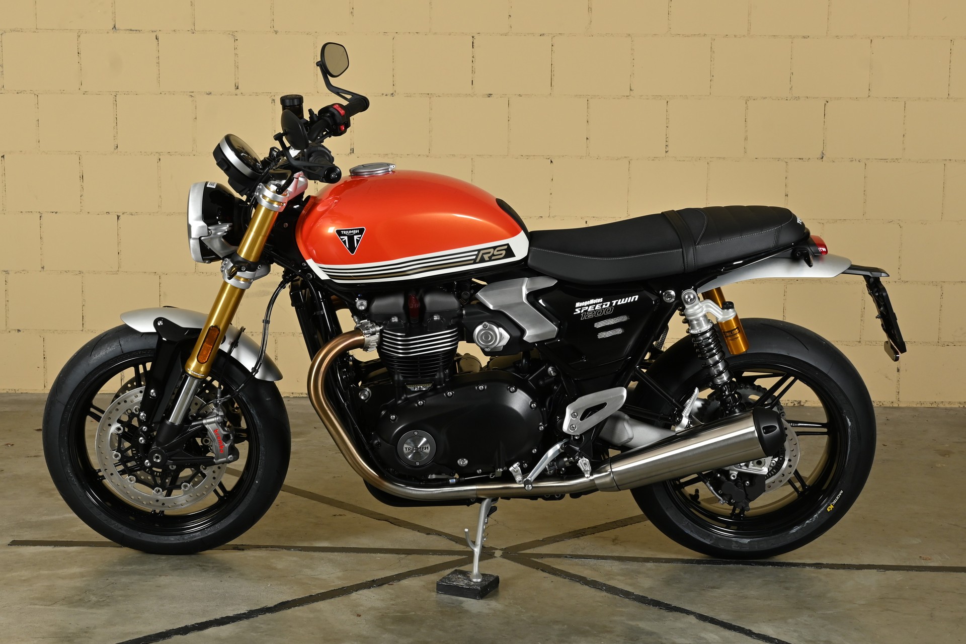 TRIUMPH Speed Twin 1200 RS-showroom-element-3