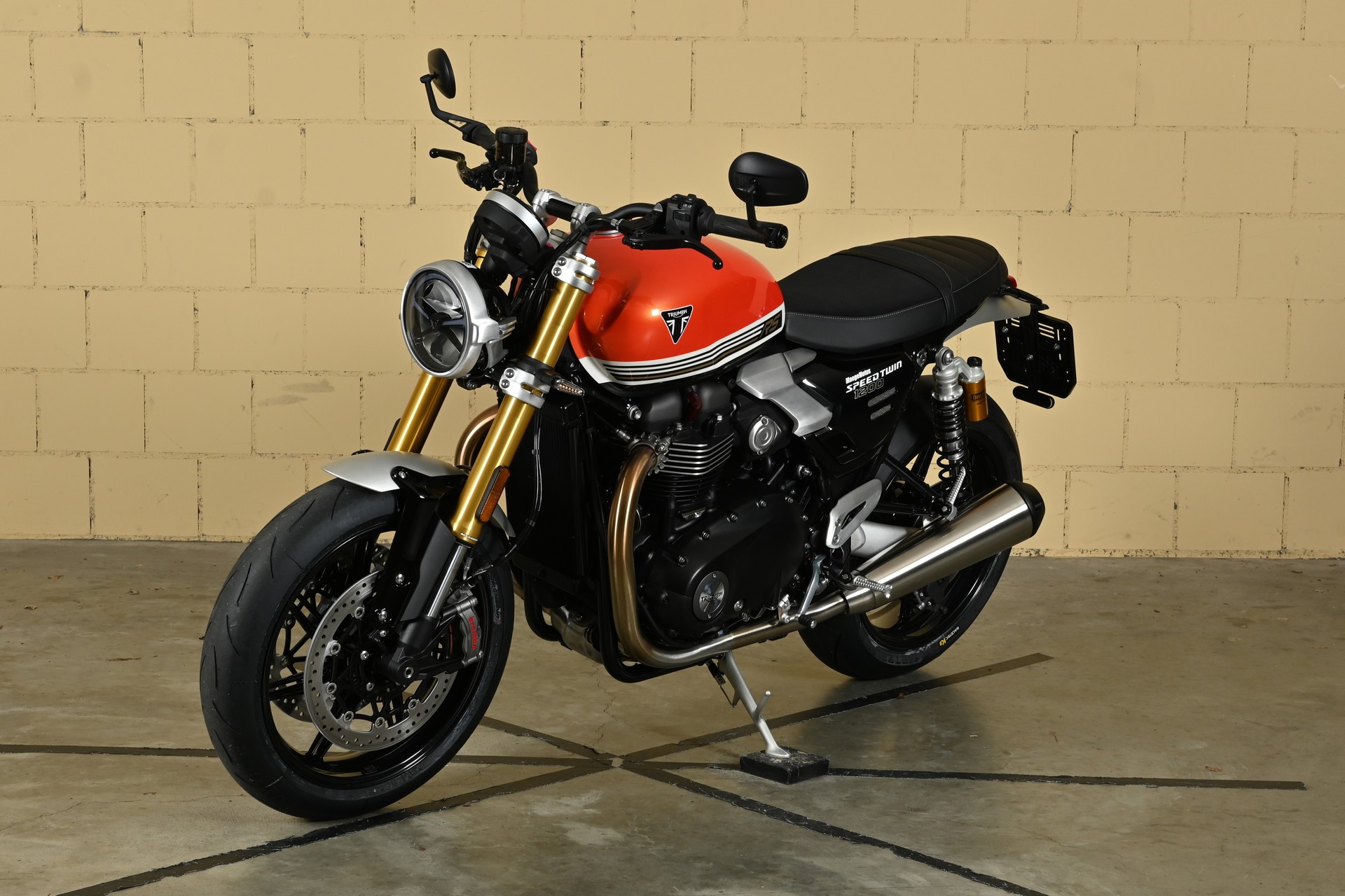 TRIUMPH Speed Twin 1200 RS-showroom-element-2