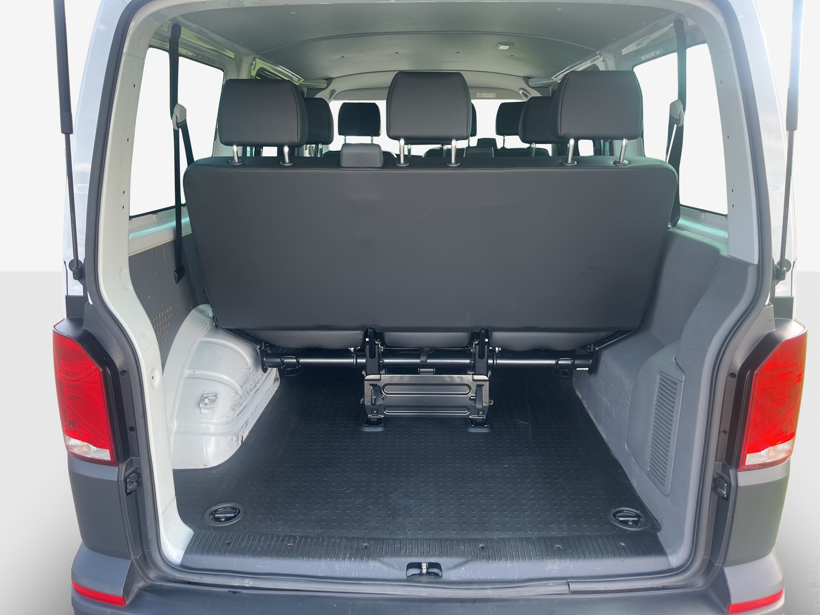 VW T6.1 2.0 TDI Entry-image-12