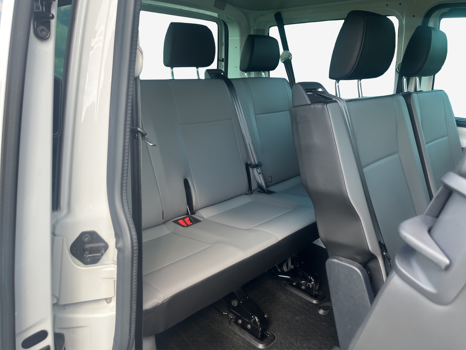 VW T6.1 2.0 TDI Entry-image-13