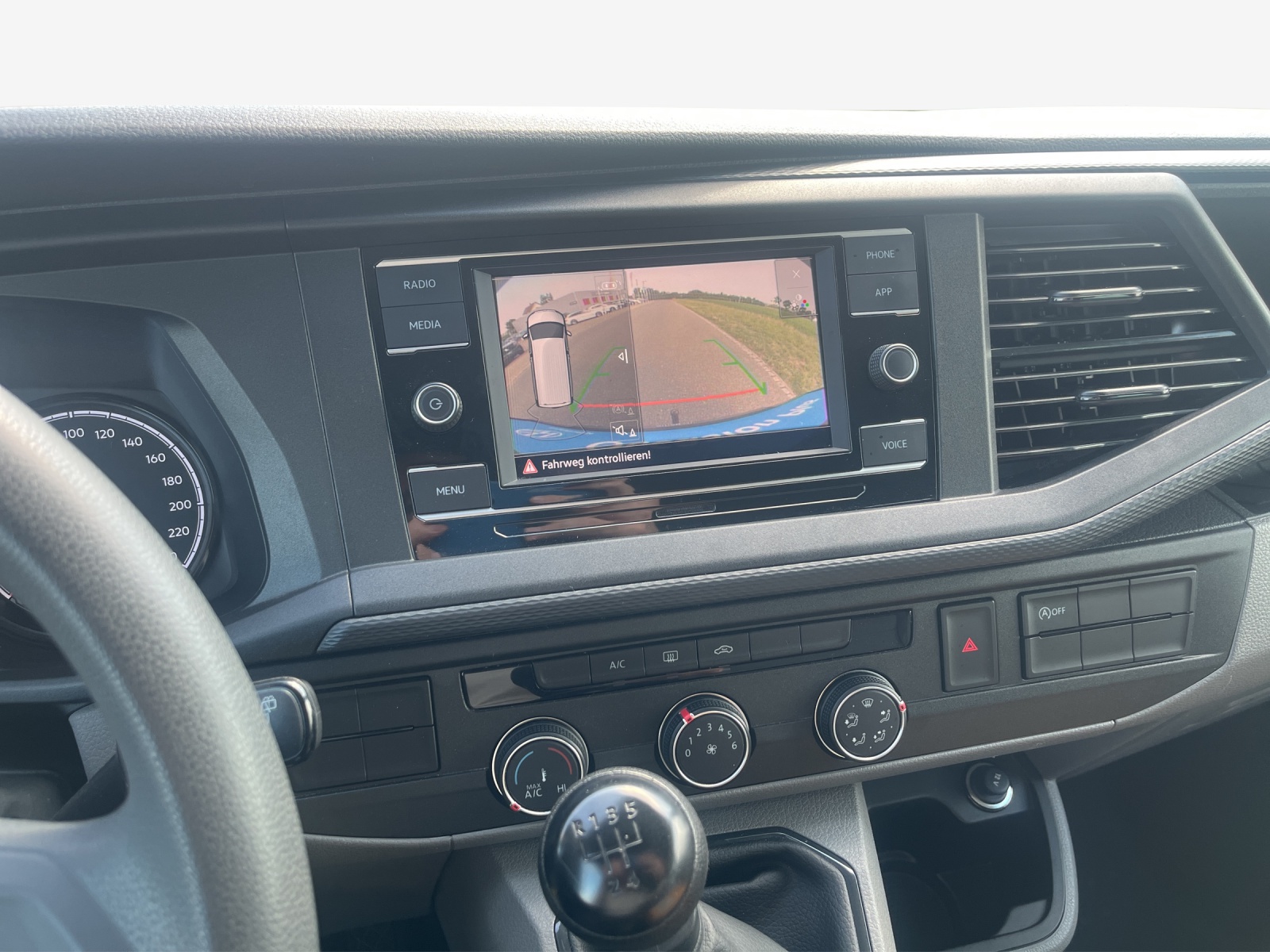 VW T6.1 2.0 TDI Entry-image-15