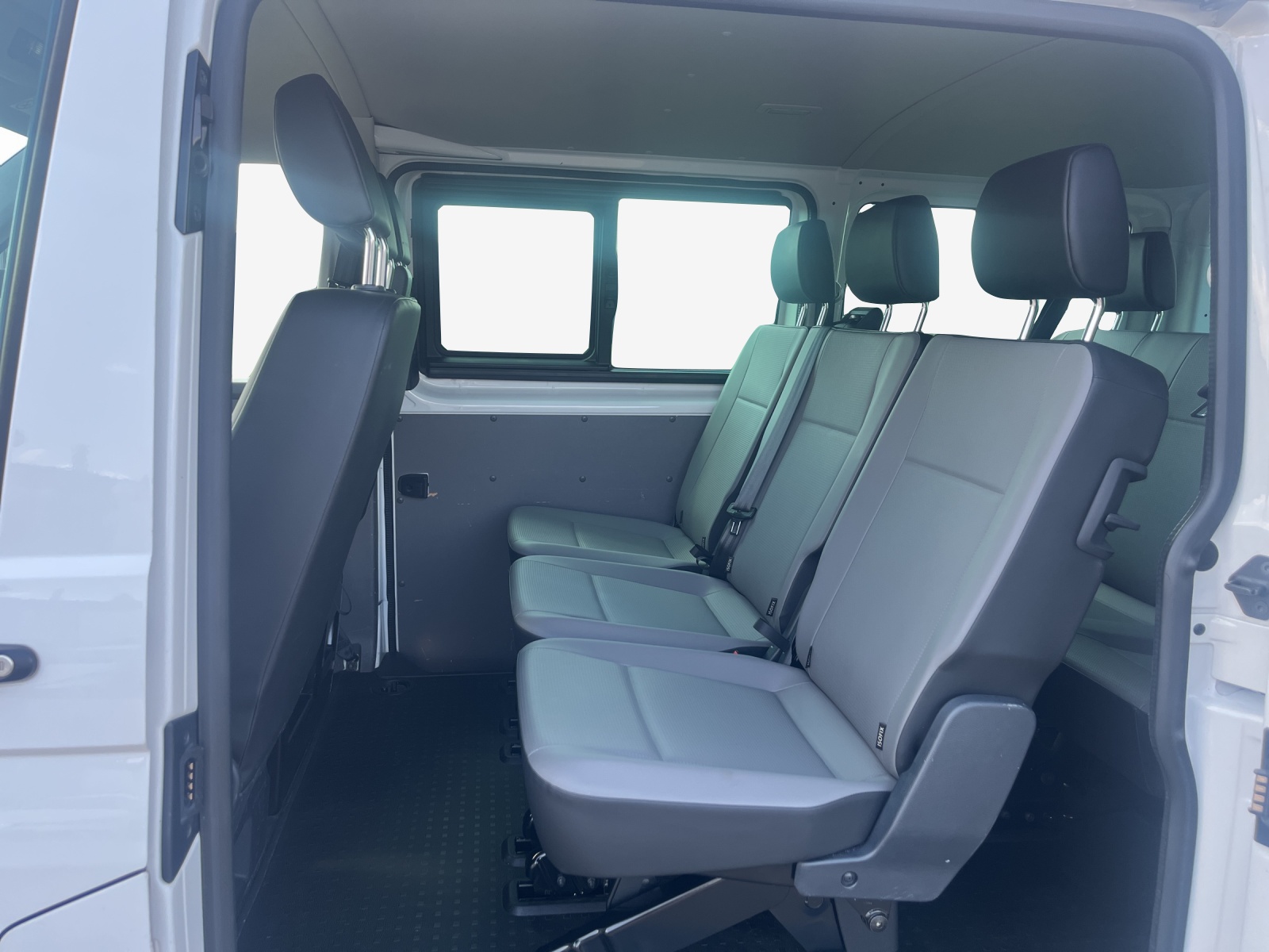 VW T6.1 2.0 TDI Entry-image-11
