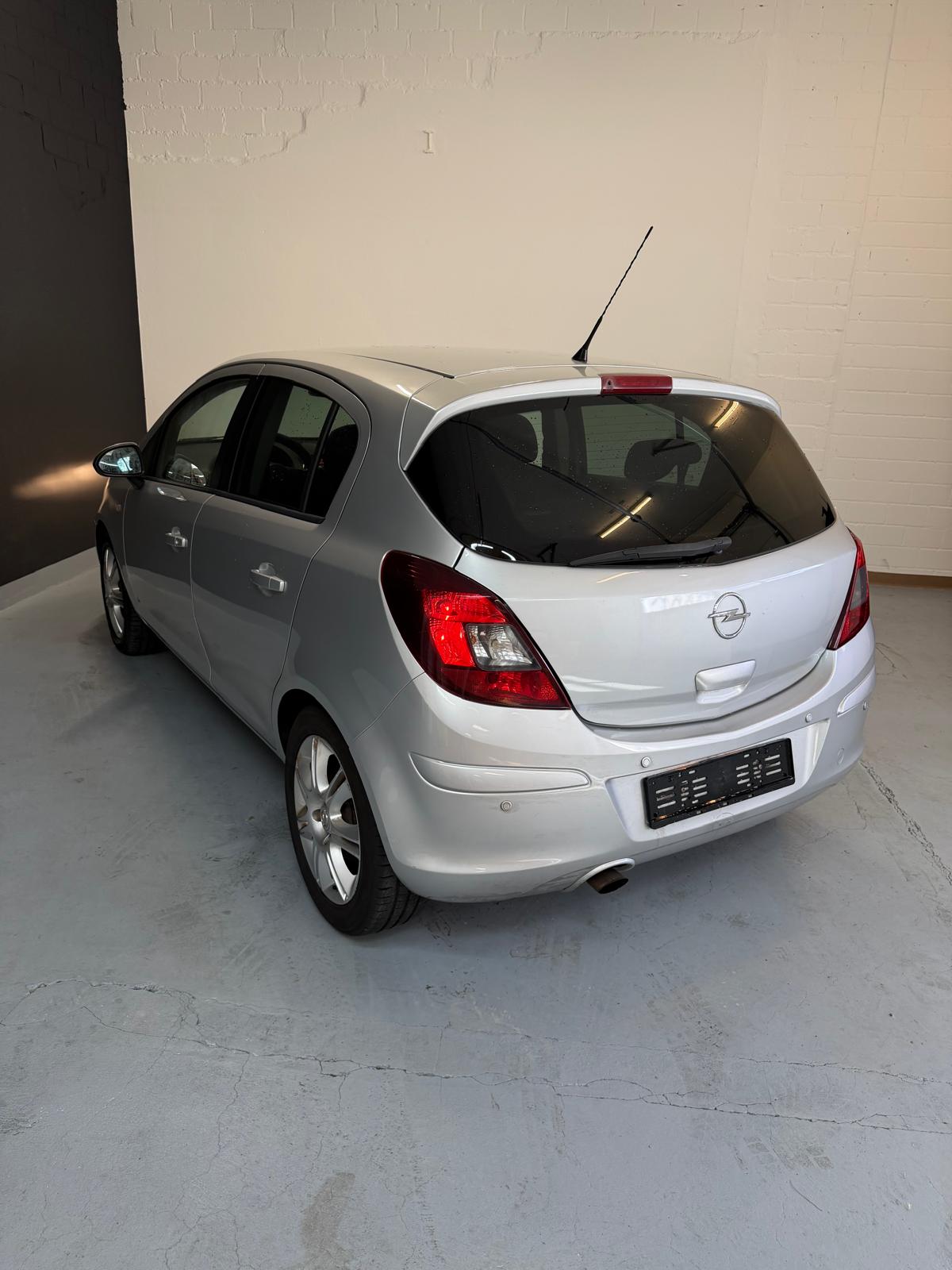 OPEL Corsa 1.4 TP Color Edition Automatic ***CH-Fahrzeug***-image-3