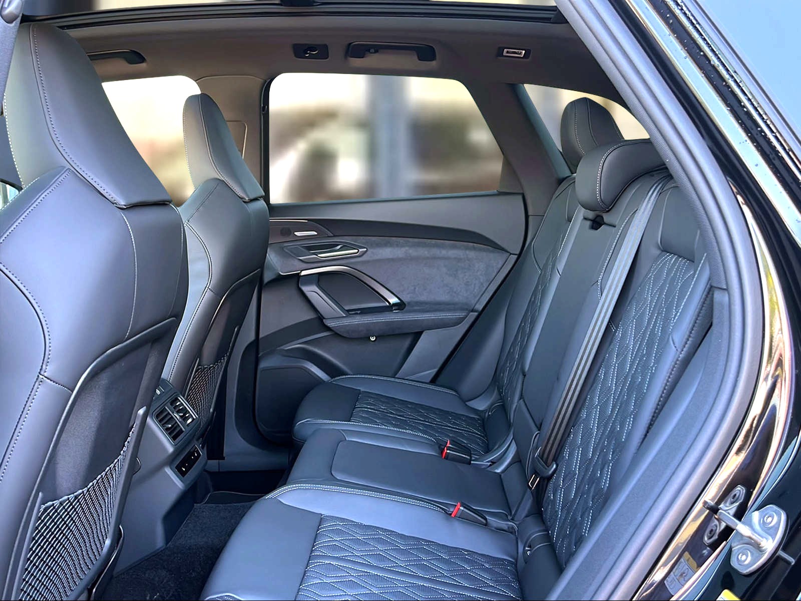 AUDI SQ5 TFSI quattro S-tronic Mythosschwarz Metallic-image-9