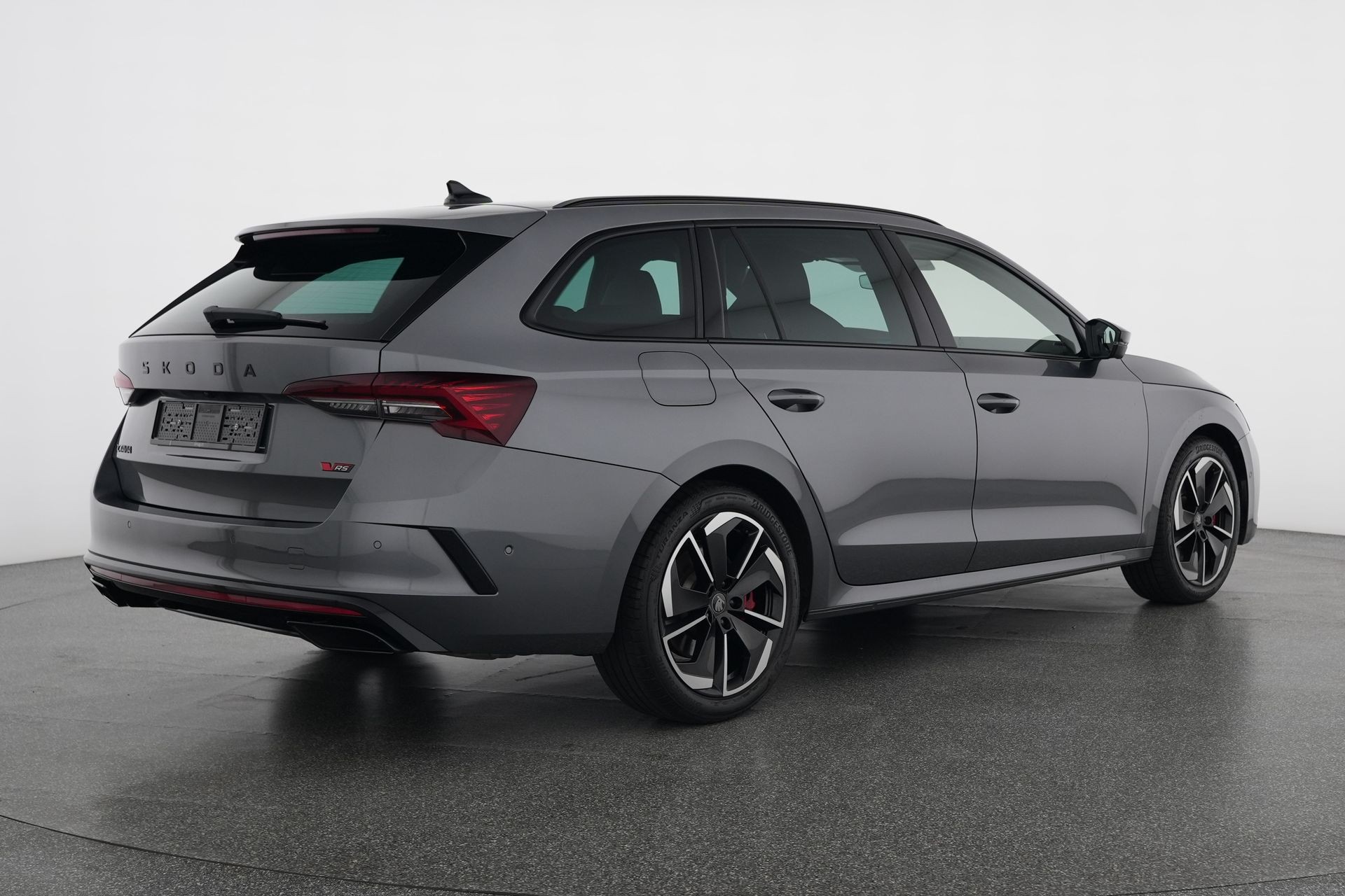 SKODA Octavia Combi 2.0 TSI DSG RS-image-3