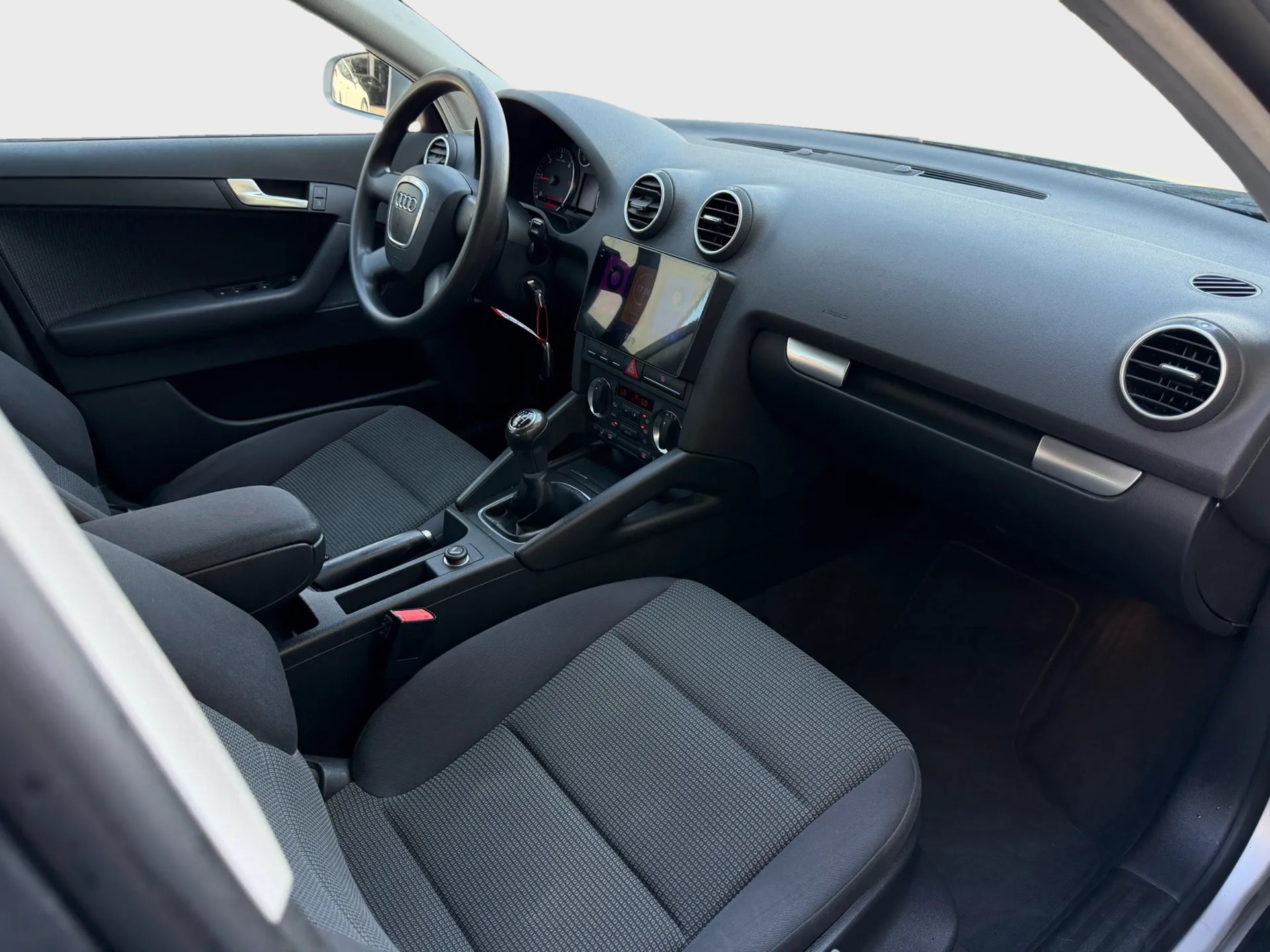 AUDI A3 Sportback 2.0 TDI Attraction-image-9