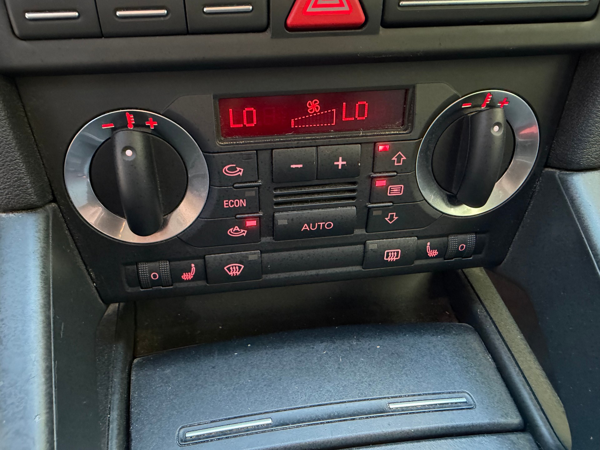 AUDI A3 Sportback 2.0 TDI Attraction-image-17