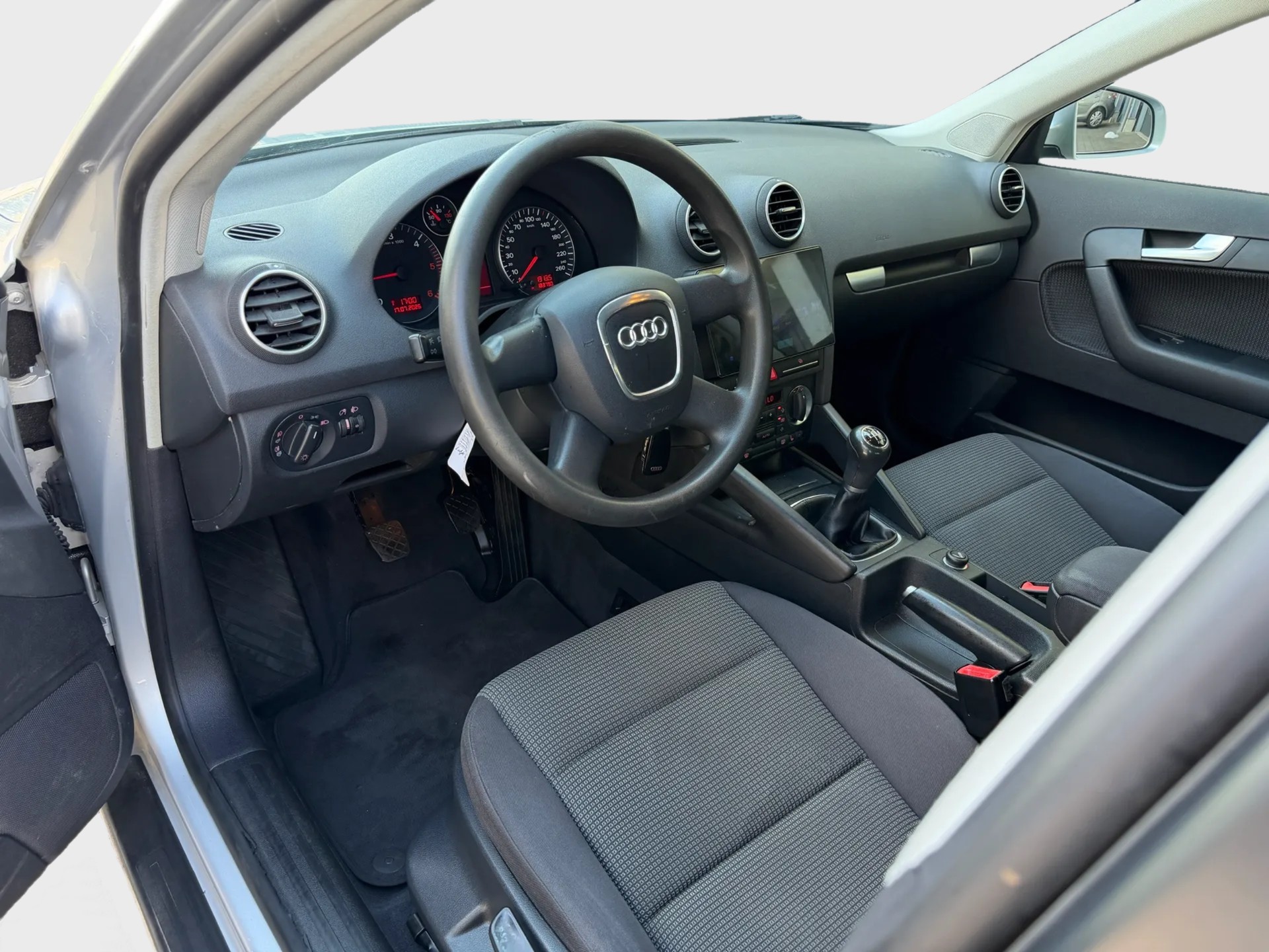 AUDI A3 Sportback 2.0 TDI Attraction-image-8