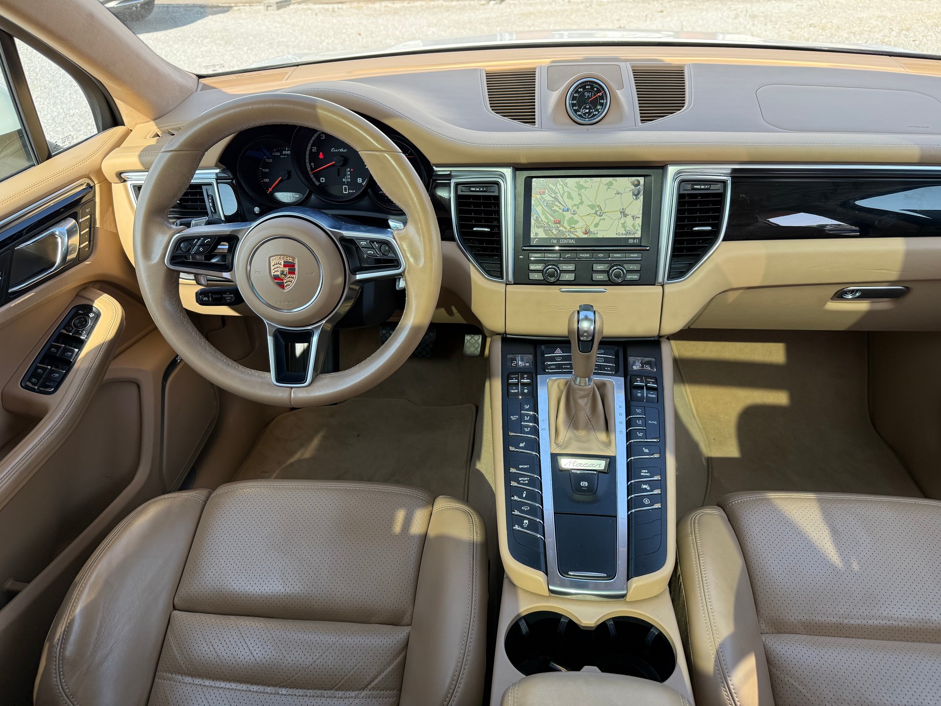 PORSCHE Macan Turbo PDK-image-10