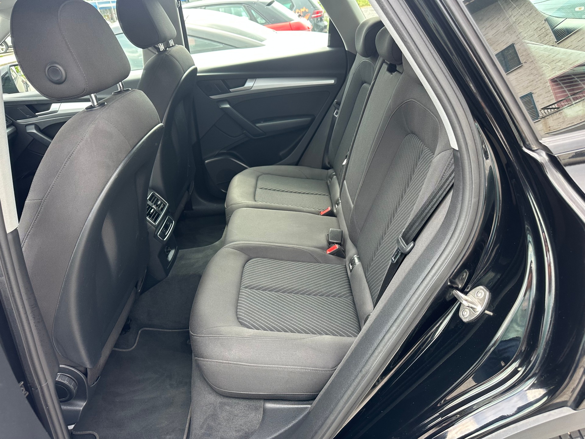 AUDI Q5 35 TDI quattro S-tronic-image-10