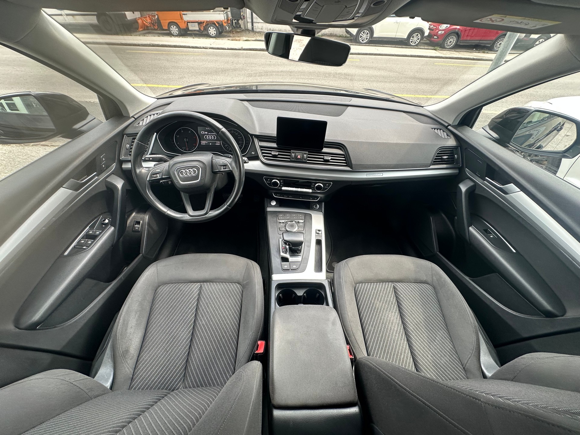 AUDI Q5 35 TDI quattro S-tronic-image-6