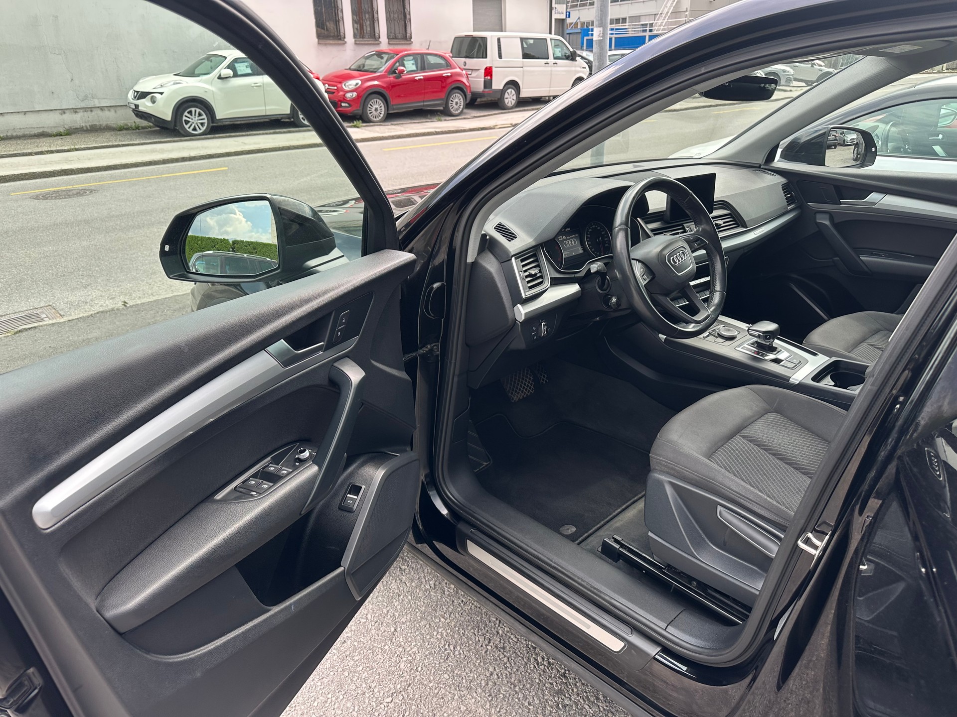 AUDI Q5 35 TDI quattro S-tronic-image-7