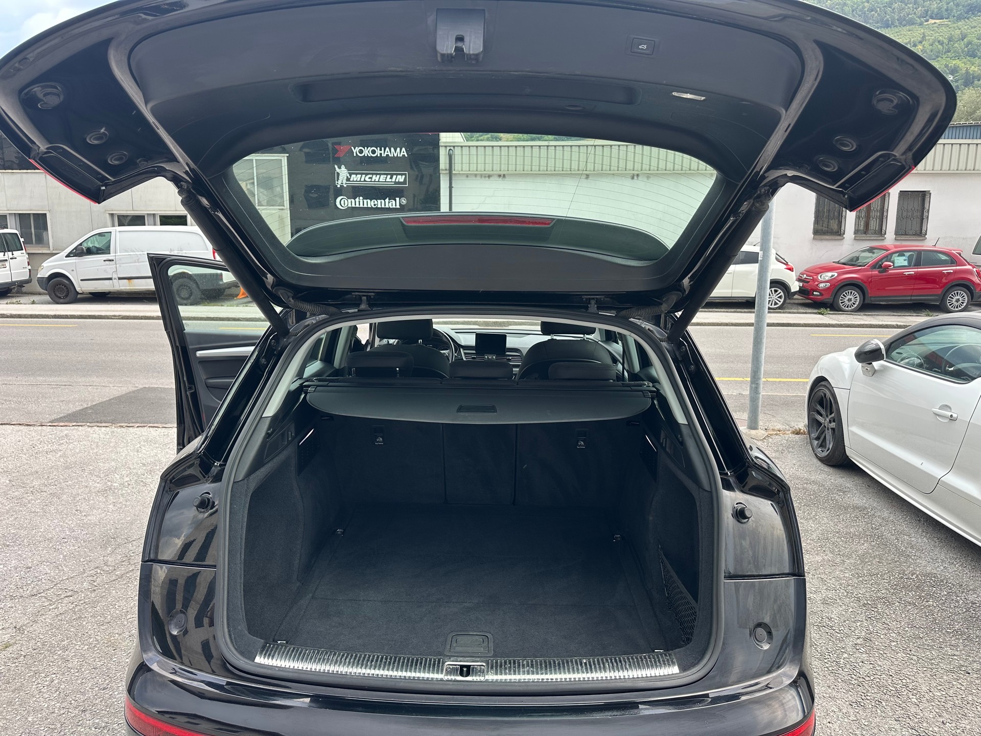 AUDI Q5 35 TDI quattro S-tronic-image-12