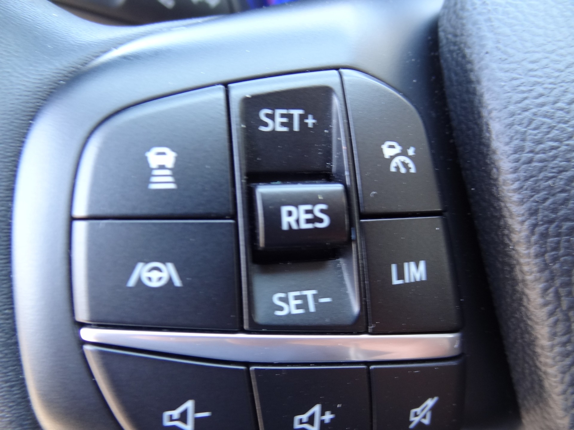 FORD Kuga 2.5 FHEV Titanium 4WD-image-7