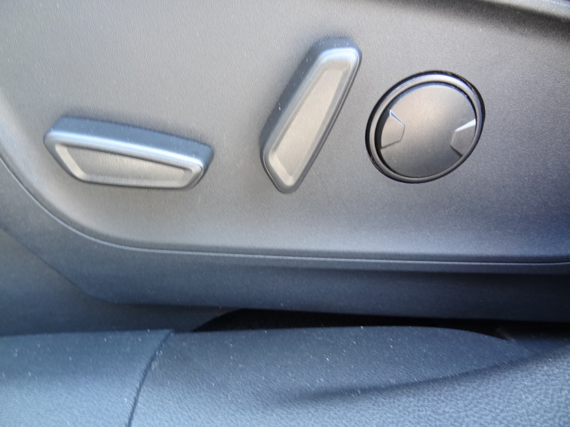 FORD Kuga 2.5 FHEV Titanium 4WD-image-5