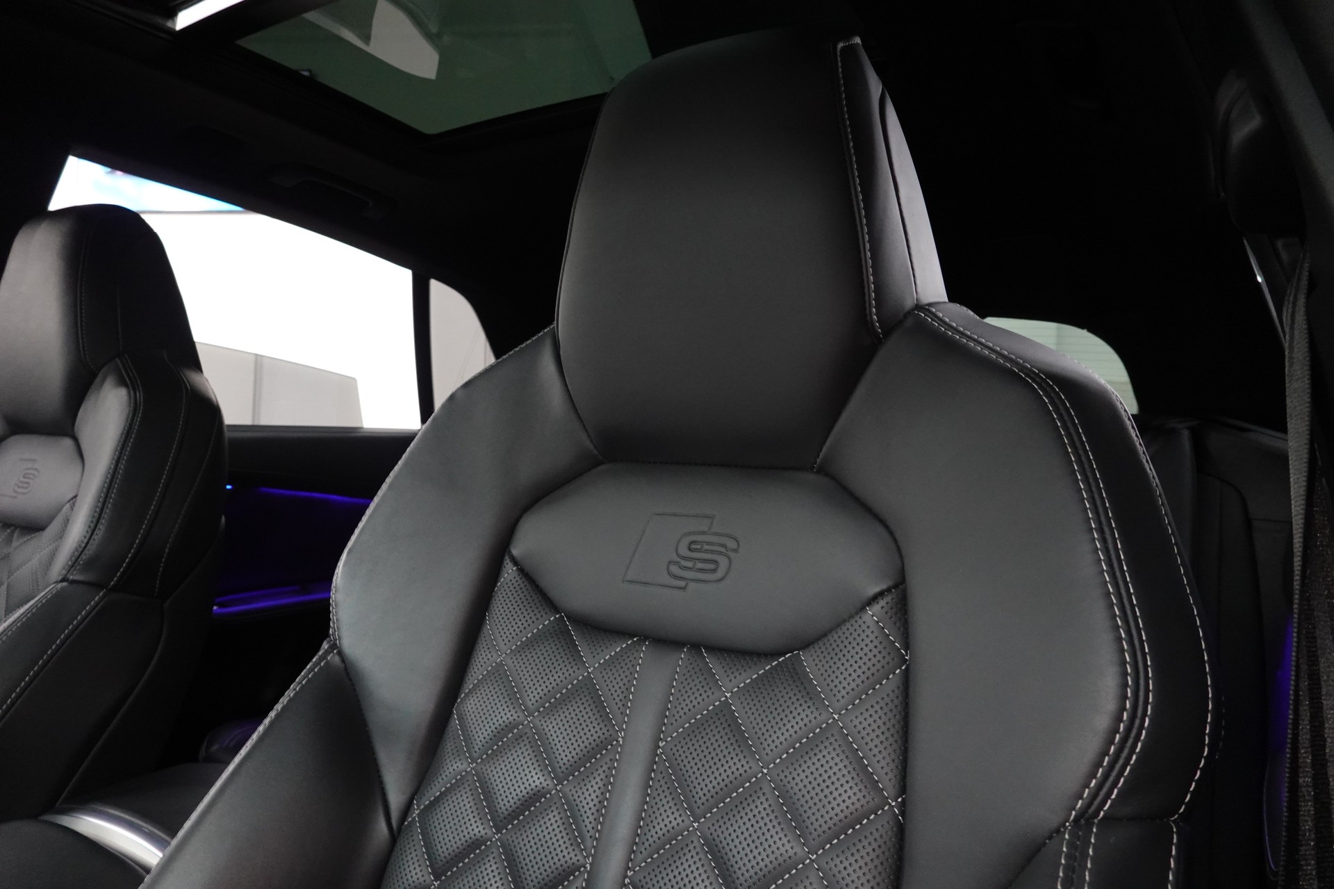 AUDI Q8 50 TDI QUATTRO TIPTRONIC FULL CH-FZ BLACK 23"SANSAR-image-39