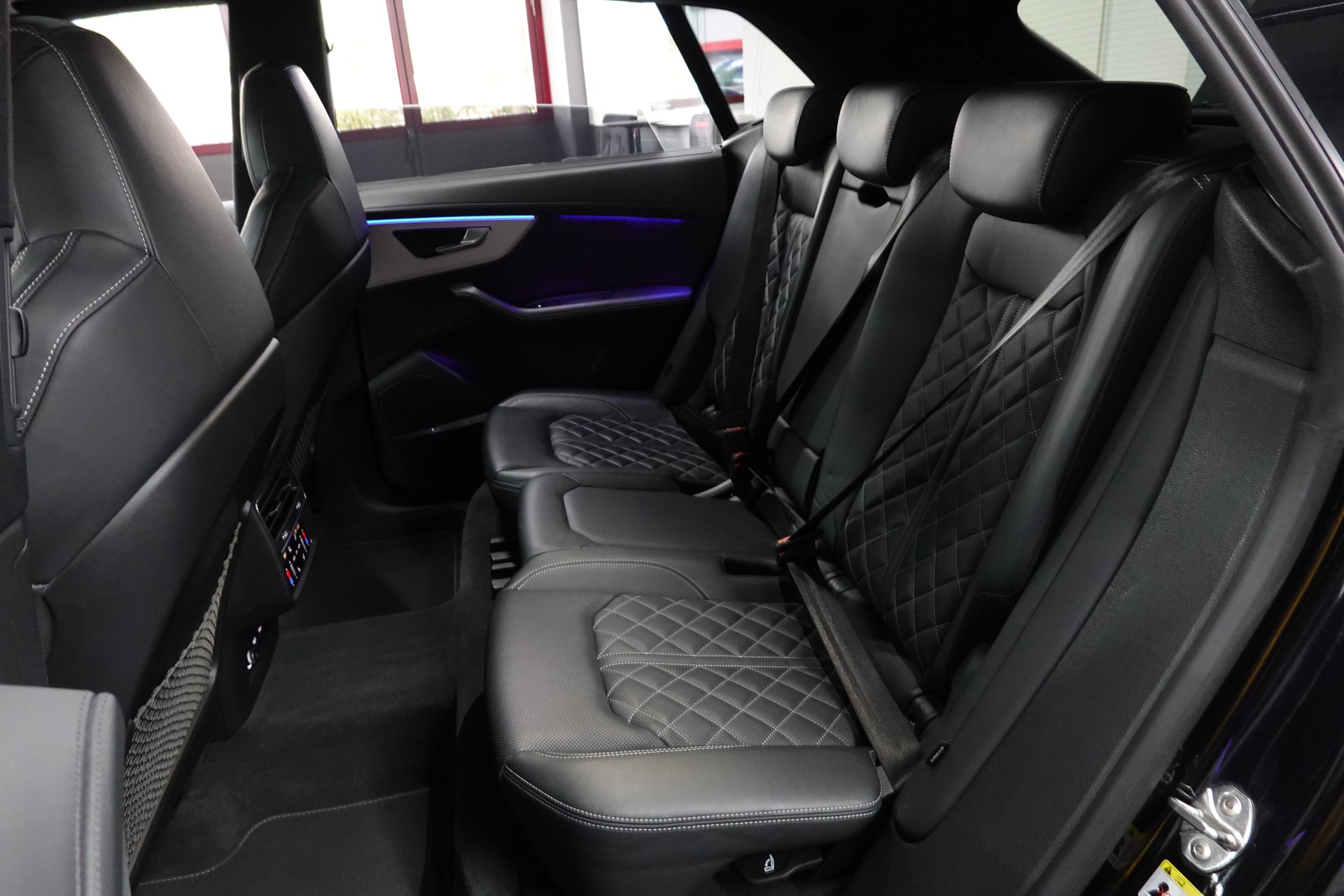 AUDI Q8 50 TDI QUATTRO TIPTRONIC FULL CH-FZ BLACK 23"SANSAR-image-41