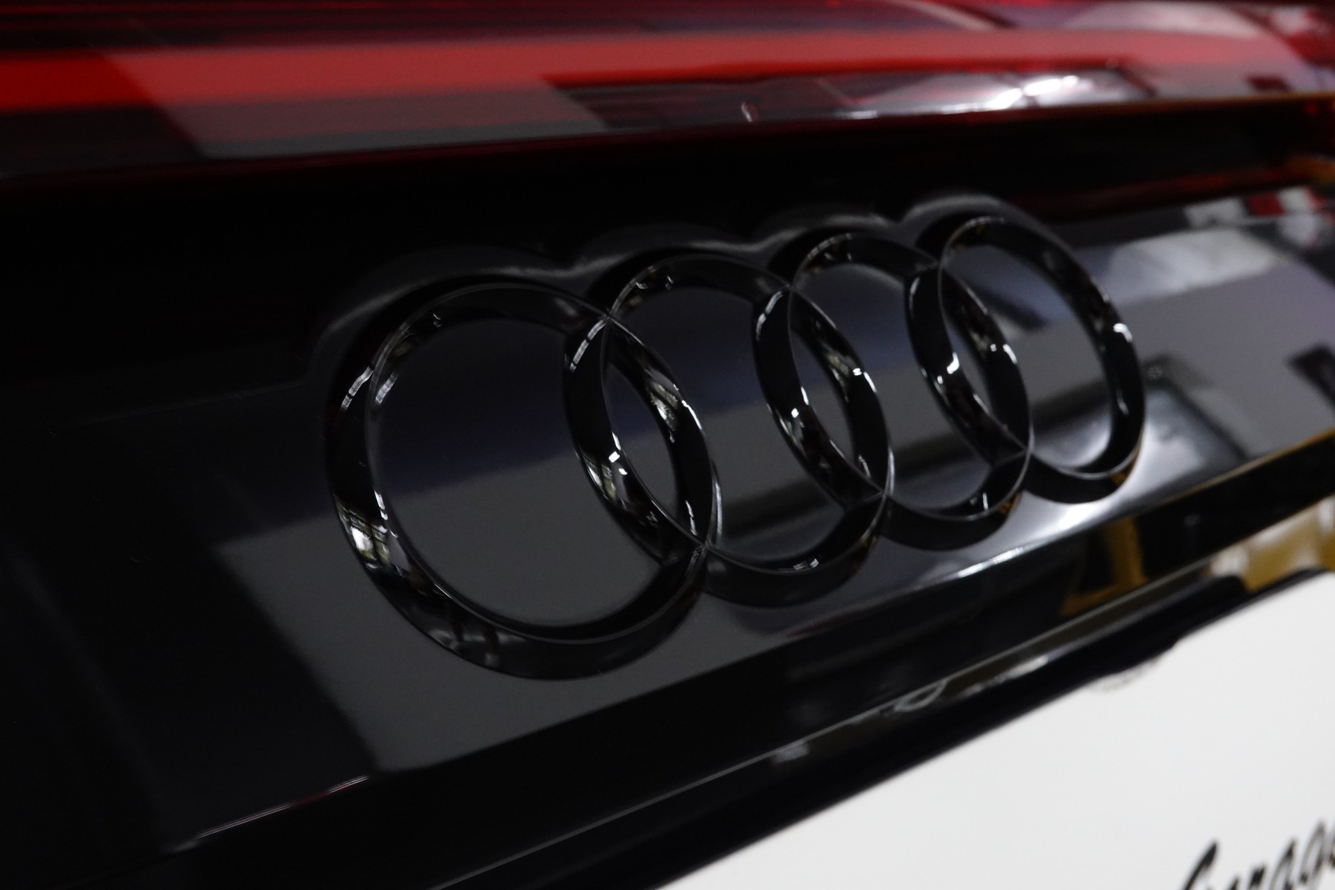 AUDI Q8 50 TDI QUATTRO TIPTRONIC FULL CH-FZ BLACK 23"SANSAR-image-16