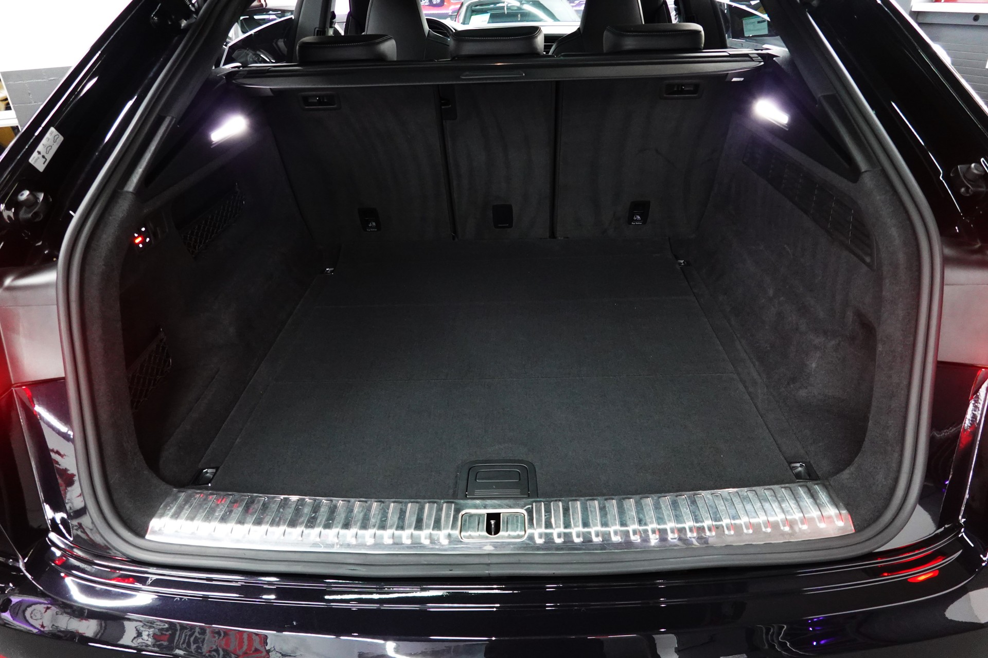 AUDI Q8 50 TDI QUATTRO TIPTRONIC FULL CH-FZ BLACK 23"SANSAR-image-43