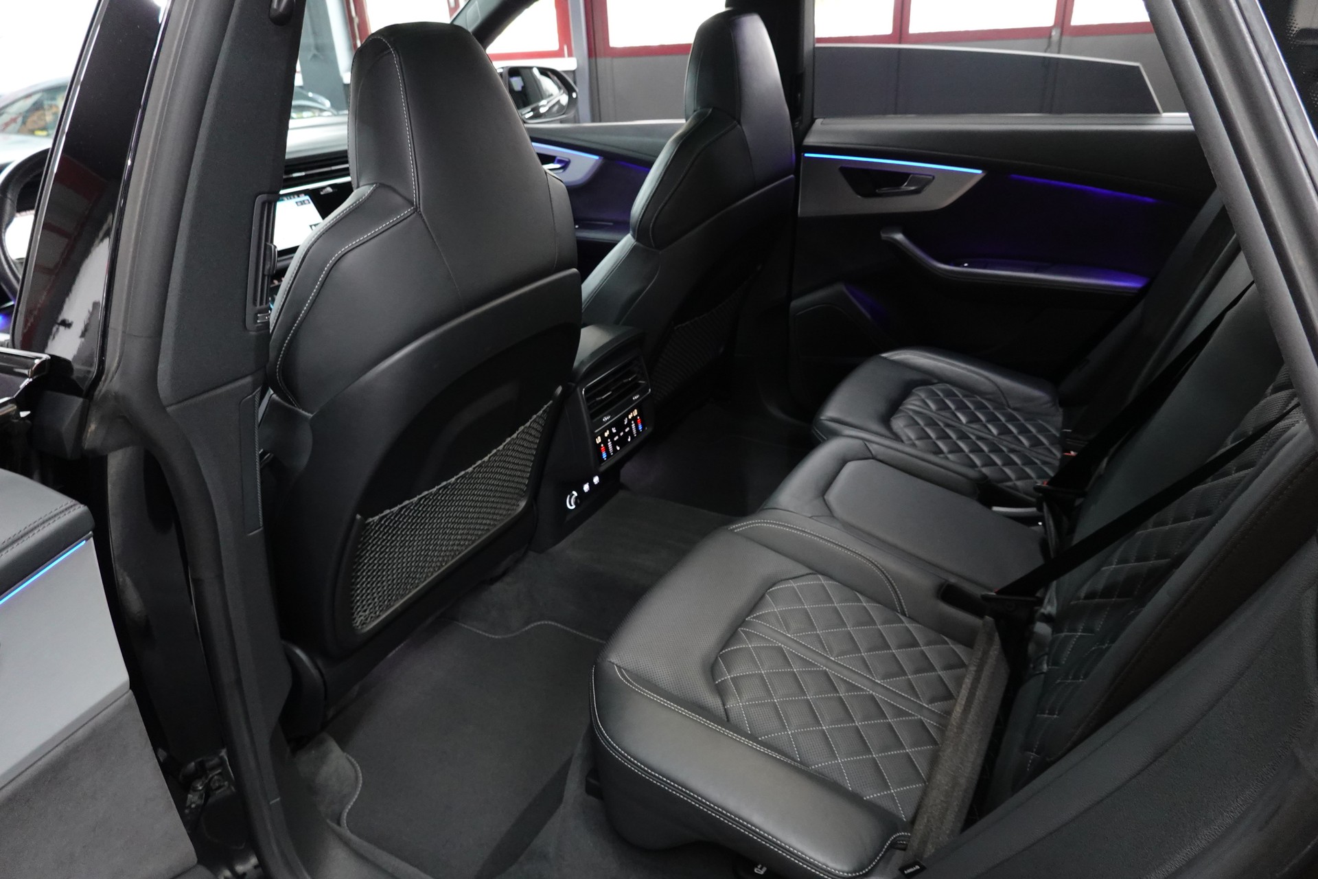 AUDI Q8 50 TDI QUATTRO TIPTRONIC FULL CH-FZ BLACK 23"SANSAR-image-40