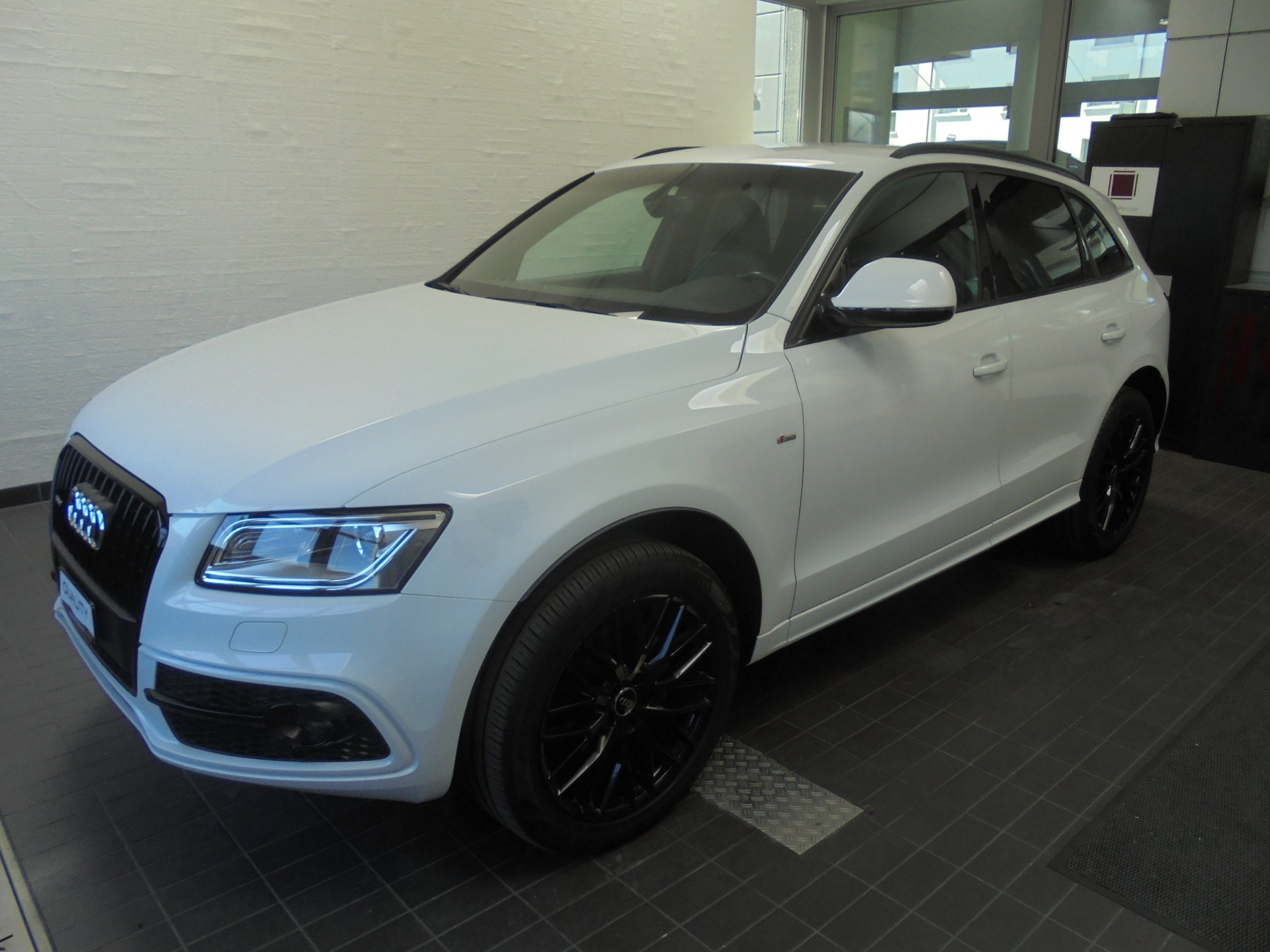 AUDI Q5 2.0 TDI quattro S-tronic-image-0