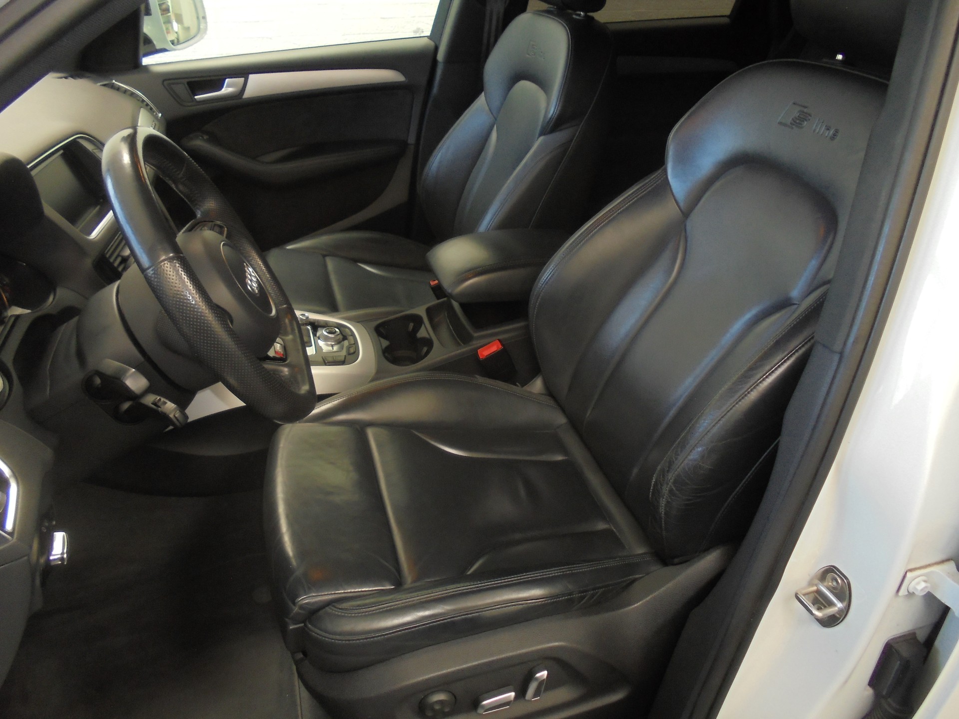 AUDI Q5 2.0 TDI quattro S-tronic-image-4