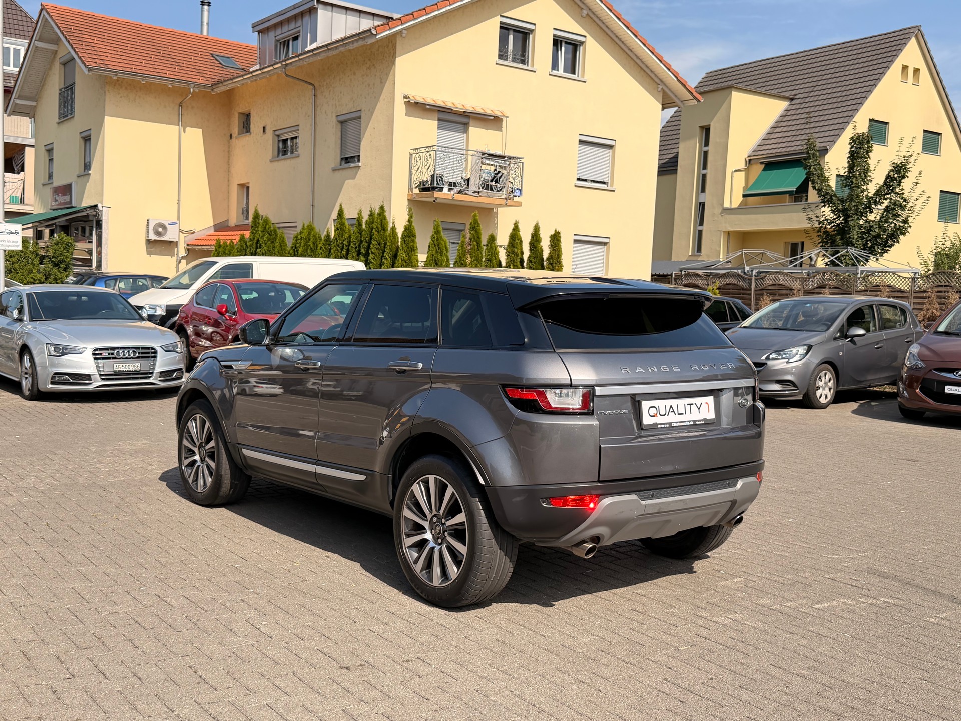 LAND ROVER Range Rover Evoque 2.0 TD4 HSE AT9-image-1