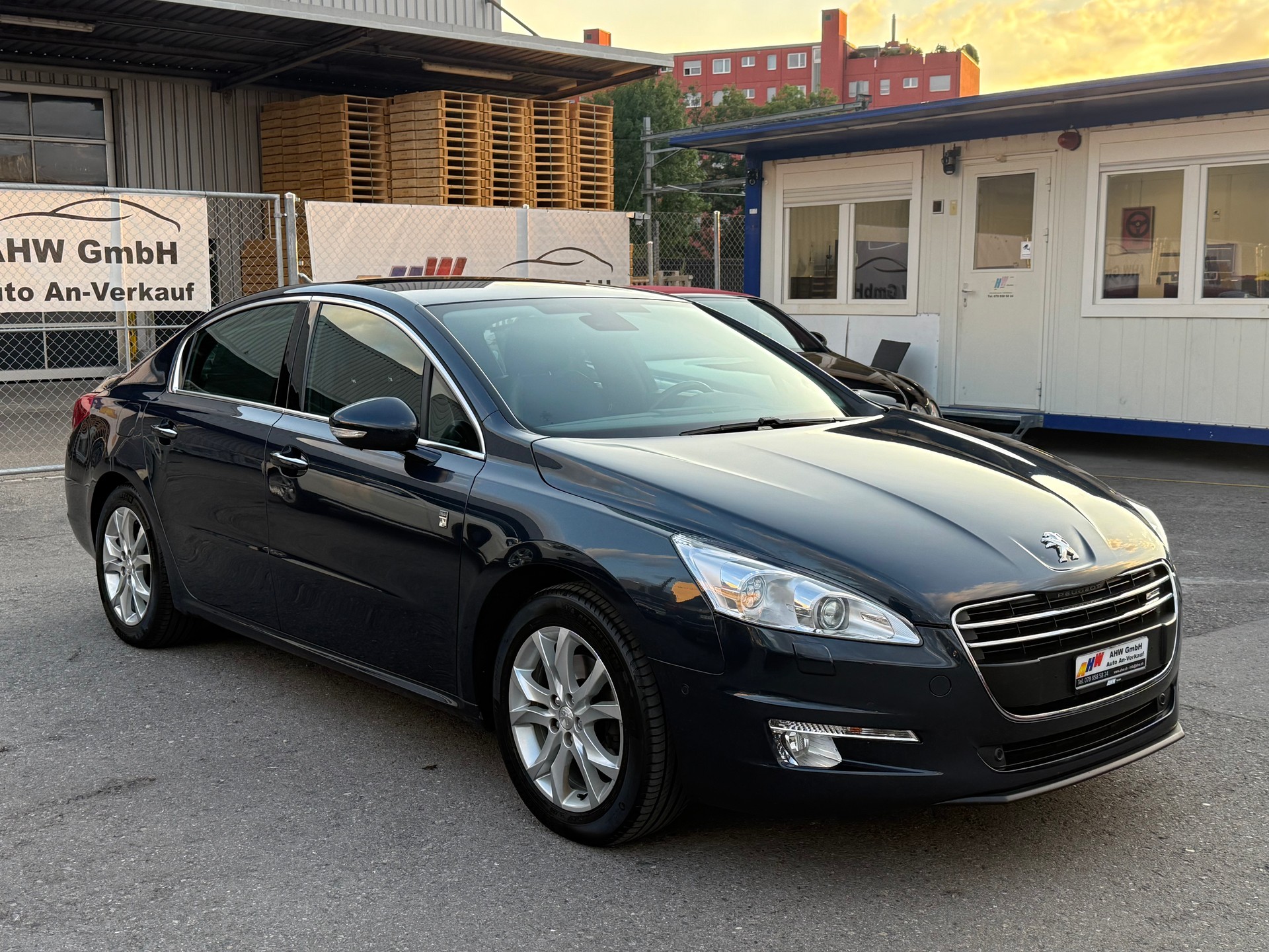 PEUGEOT 508 2.0 HDI Hybrid4 Allure EGS6 / Frisch ab MFK / JBL HiFi / Head up Display / Navi / 1 Jahr Garantie **TOP ZUSTAND**-image-2