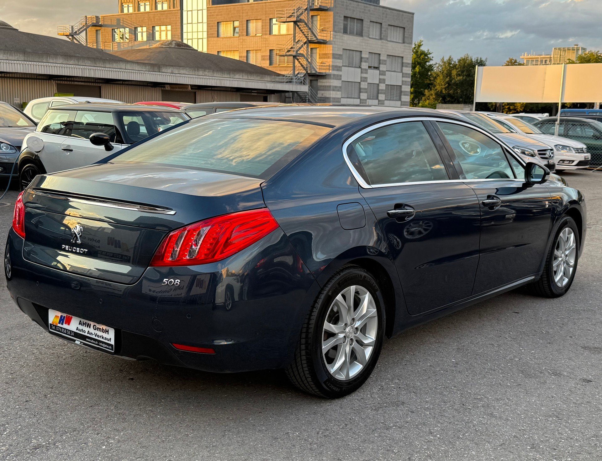PEUGEOT 508 2.0 HDI Hybrid4 Allure EGS6 / Frisch ab MFK / JBL HiFi / Head up Display / Navi / 1 Jahr Garantie **TOP ZUSTAND**-image-3