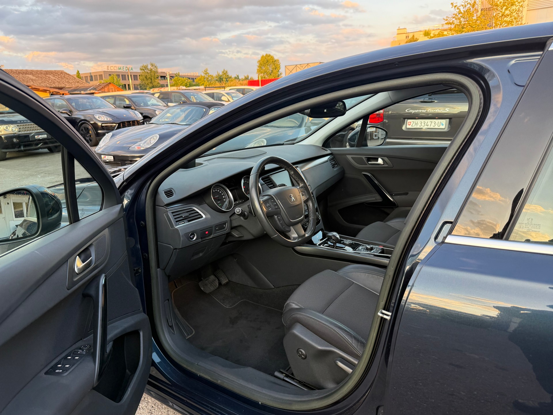 PEUGEOT 508 2.0 HDI Hybrid4 Allure EGS6 / Frisch ab MFK / JBL HiFi / Head up Display / Navi / 1 Jahr Garantie **TOP ZUSTAND**-image-10