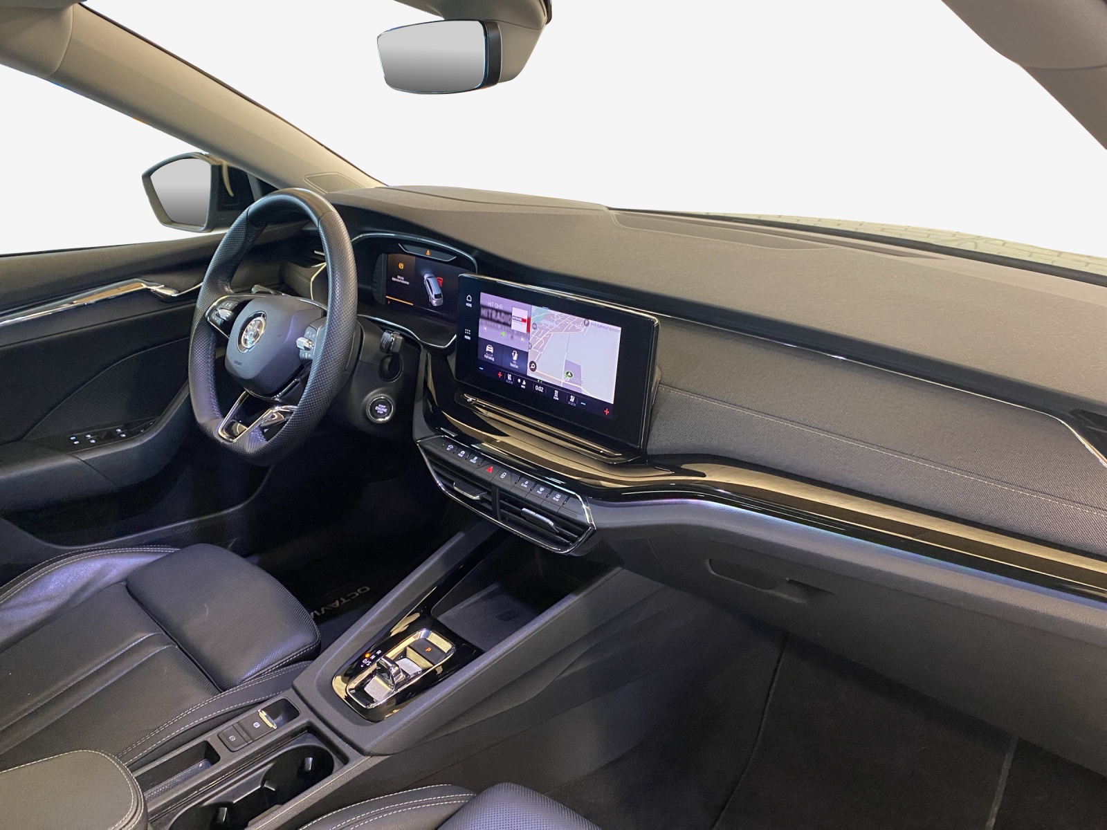 SKODA Octavia Combi 2.0 TDI DSG Style-image-14