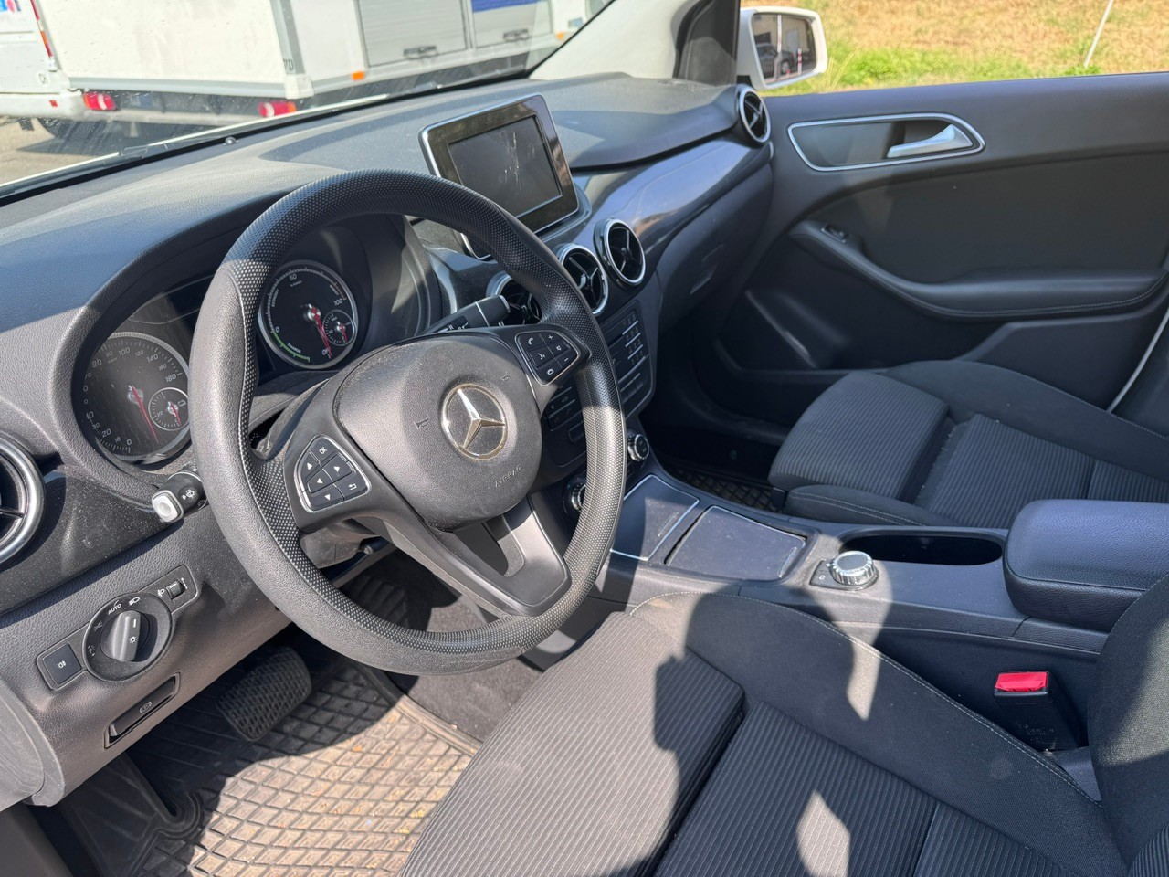 MERCEDES-BENZ B Electric Drive-image-8
